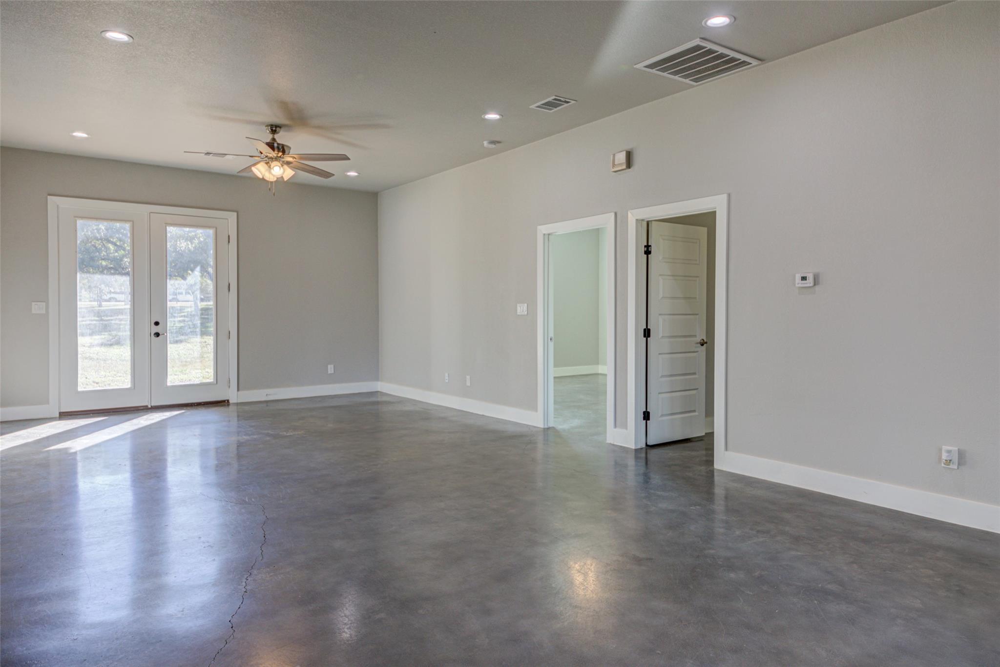 604 Oakwood Dr, Buda, TX 78610