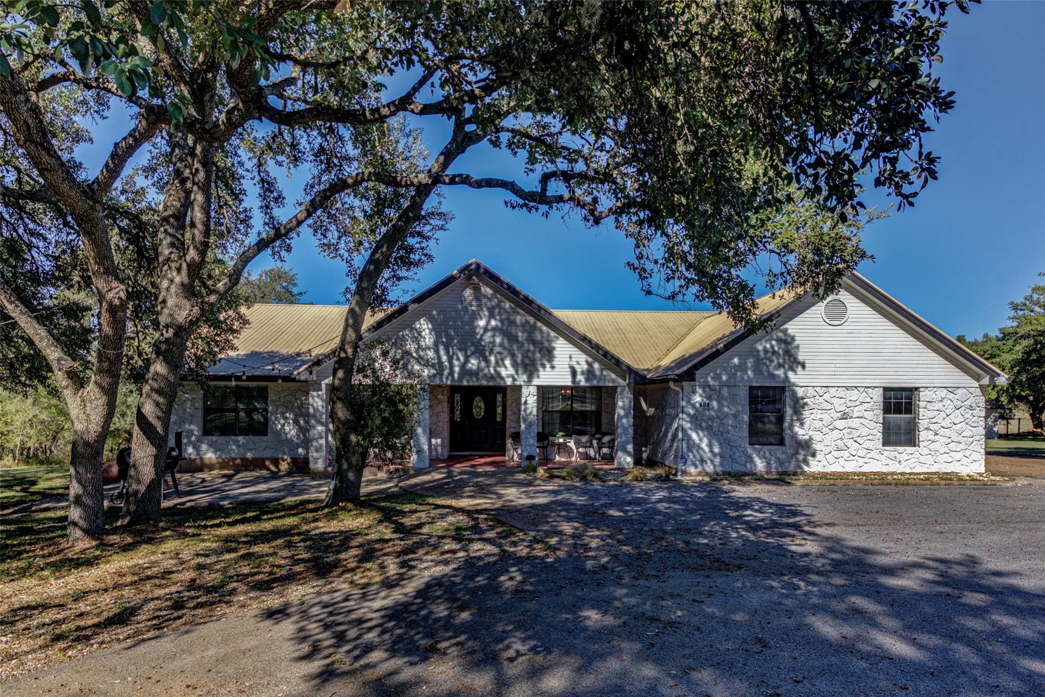 604 Oakwood Dr, Buda, TX 78610