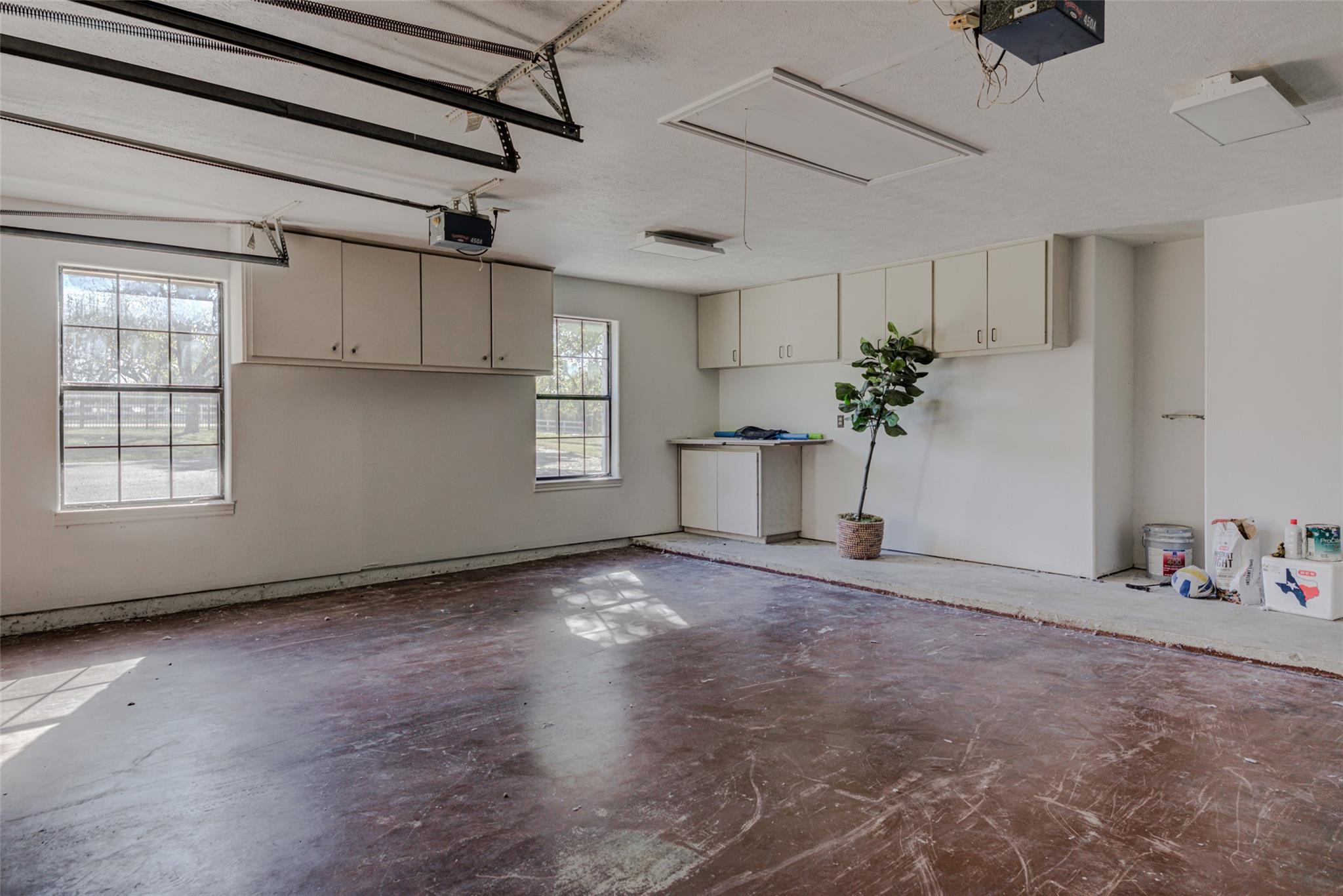 604 Oakwood Dr, Buda, TX 78610