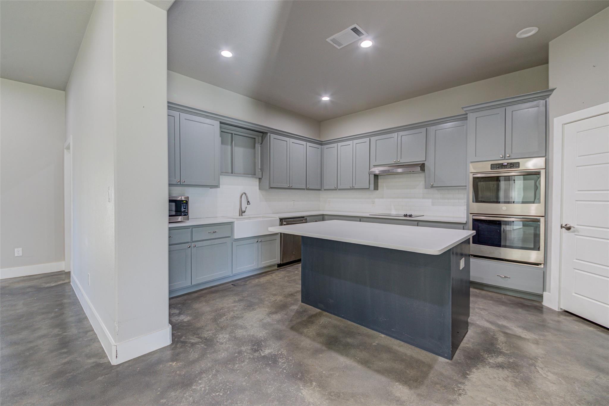 604 Oakwood Dr, Buda, TX 78610