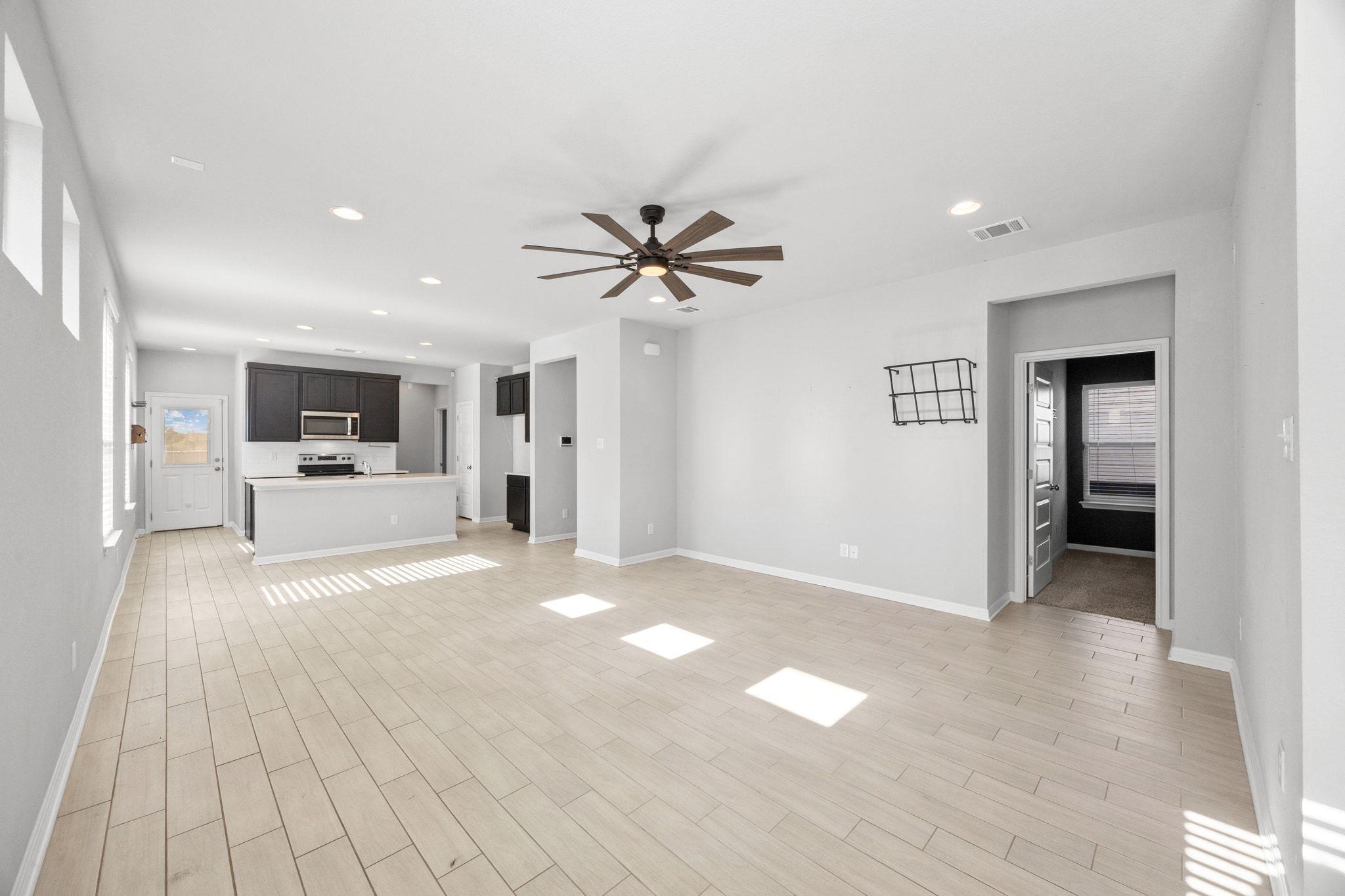 225 Unforgiven Ln, Jarrell, TX 76537