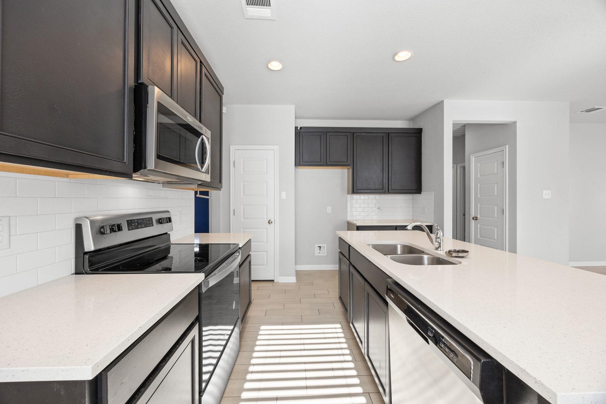 225 Unforgiven Ln, Jarrell, TX 76537