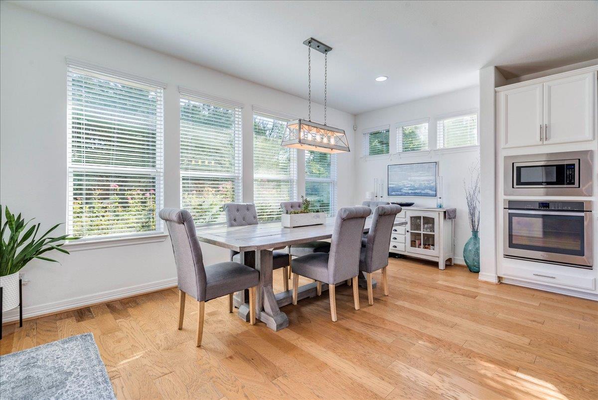 19619 Summit Glory Trl, Spicewood, TX 78669