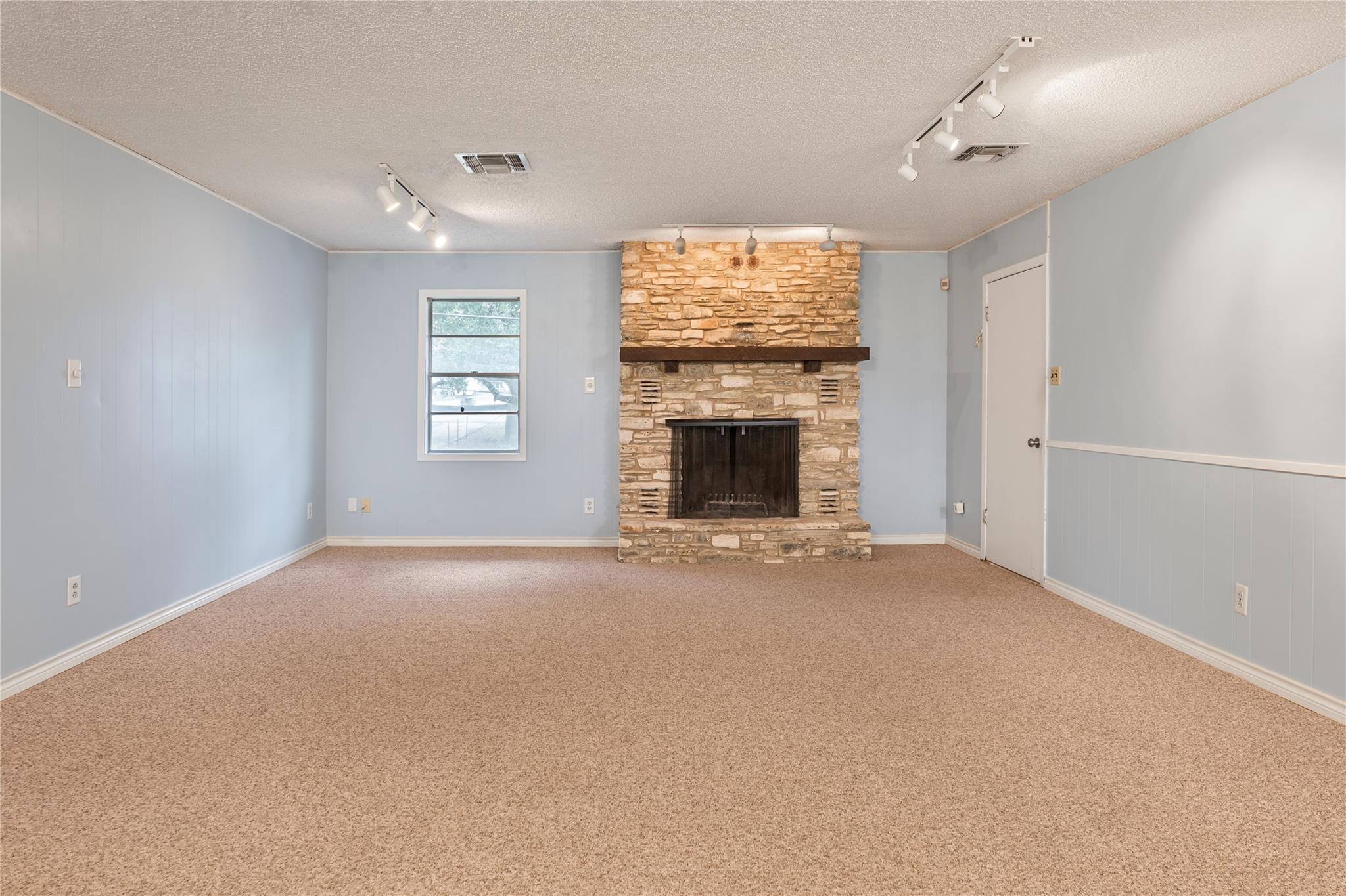 1191 Dawnridge Dr, Canyon Lake, TX 78133