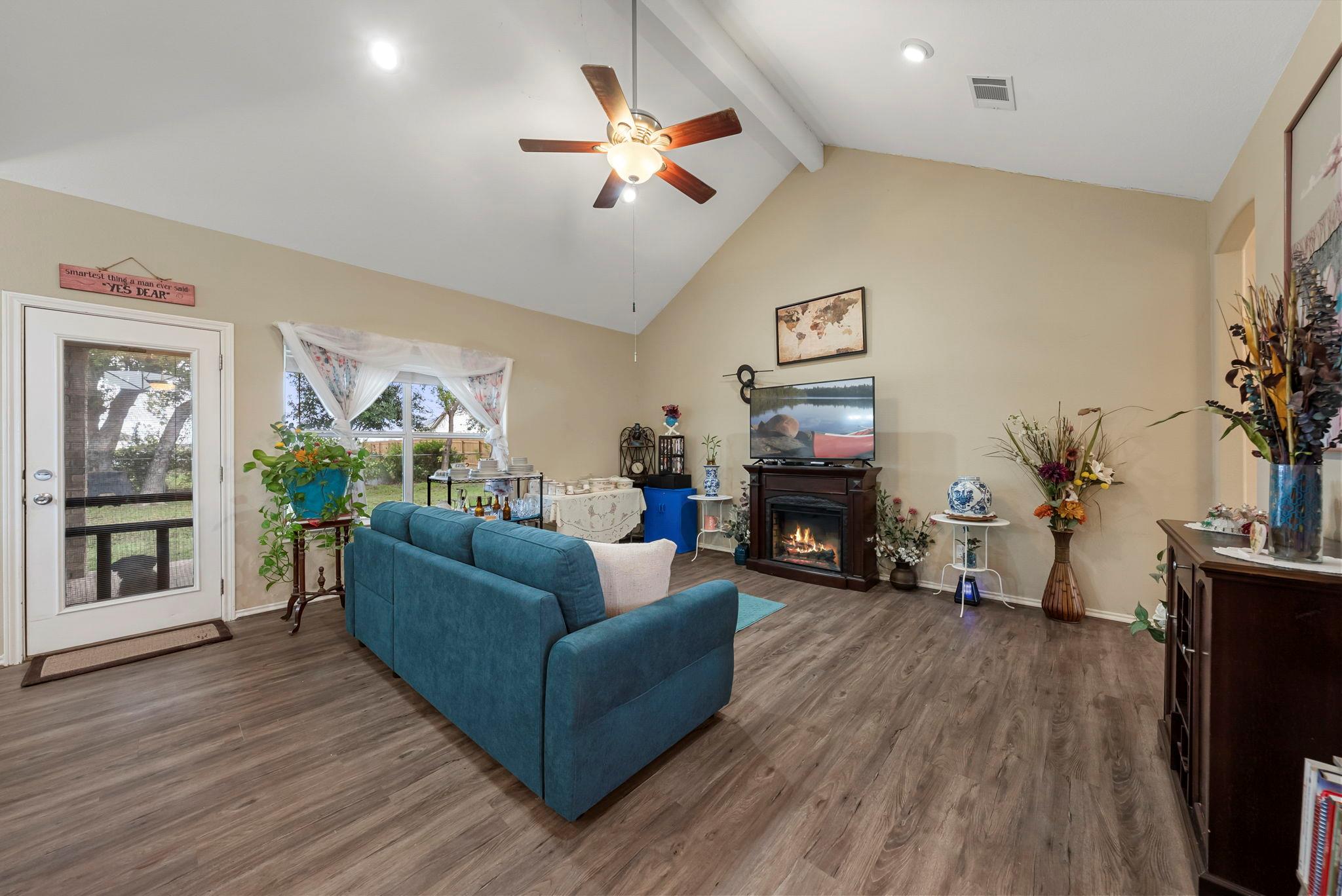 107 Frederick Ln, Thorndale, TX 76577