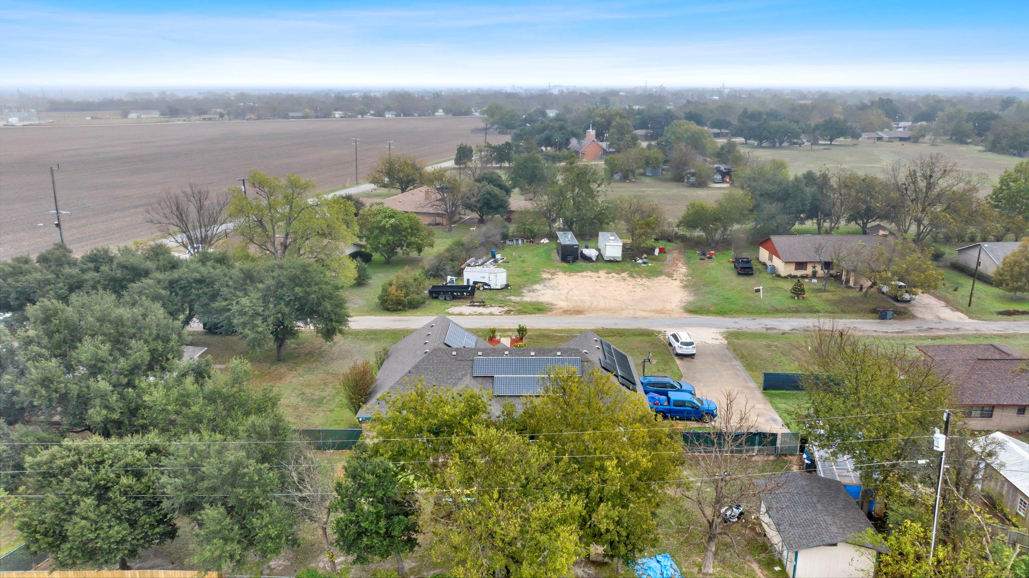 107 Frederick Ln, Thorndale, TX 76577