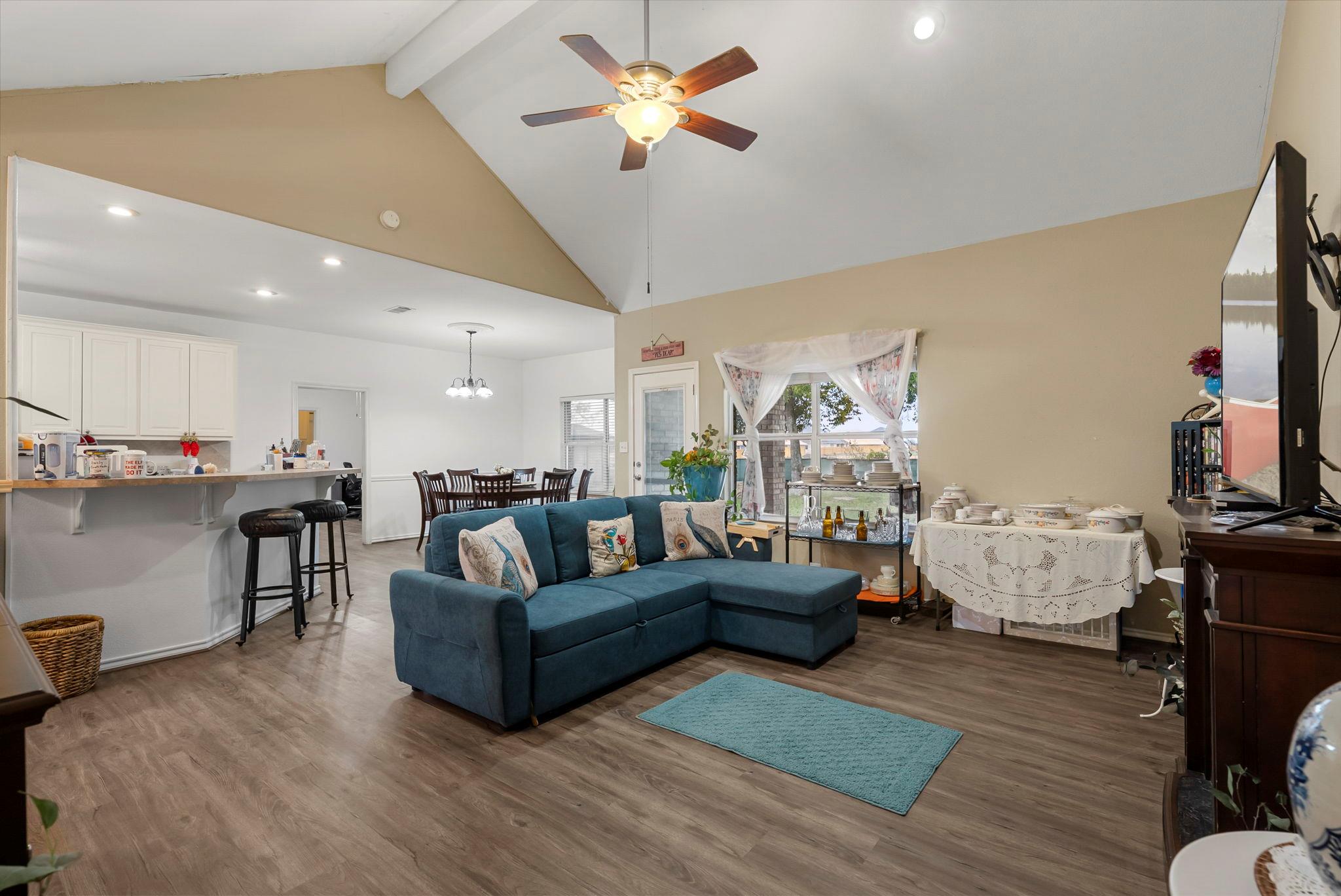 107 Frederick Ln, Thorndale, TX 76577