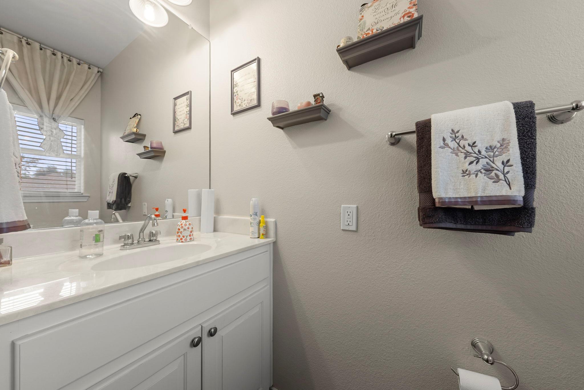 107 Frederick Ln, Thorndale, TX 76577