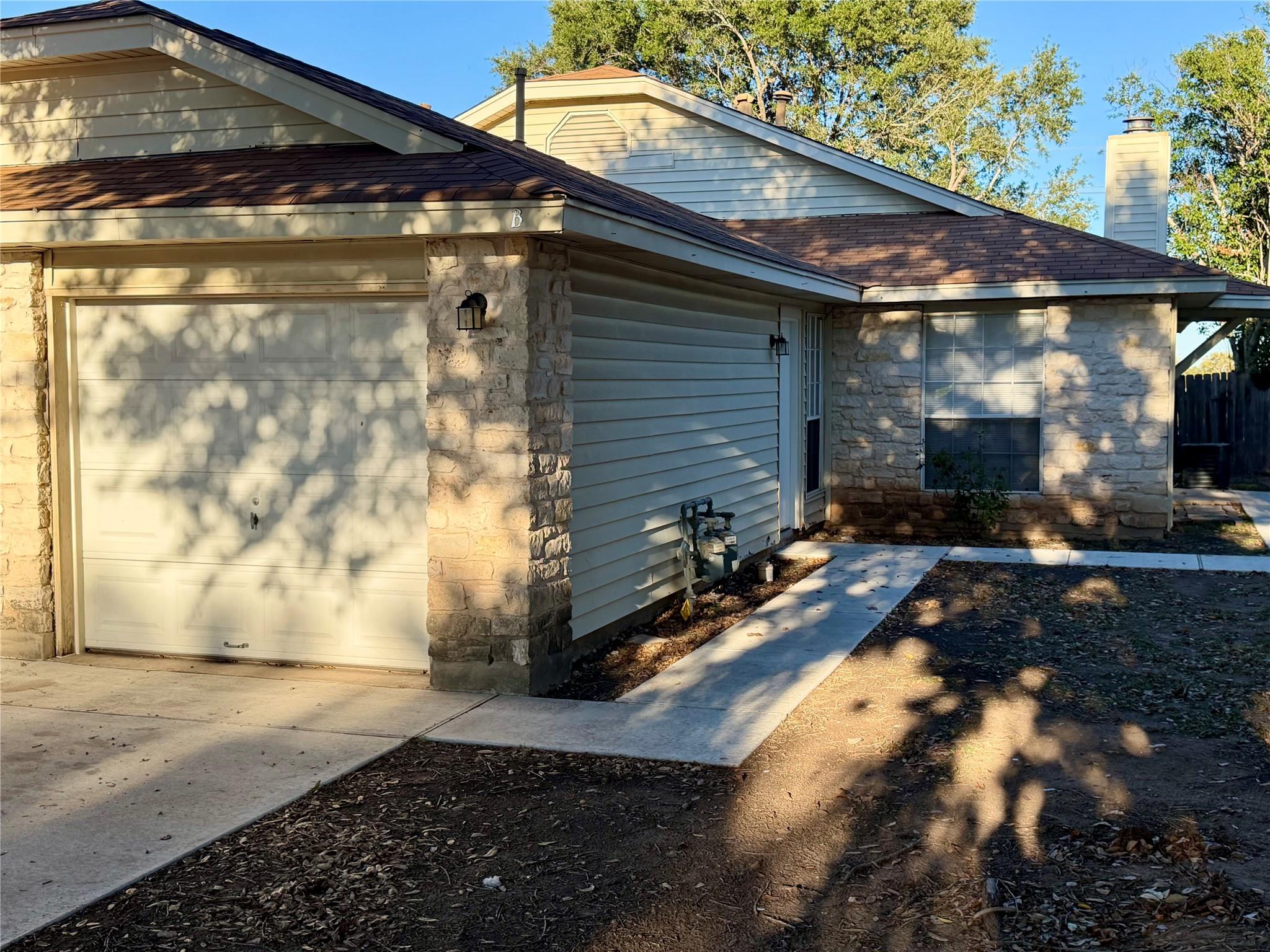 1510 S Medina St # B, Lockhart, TX 78644