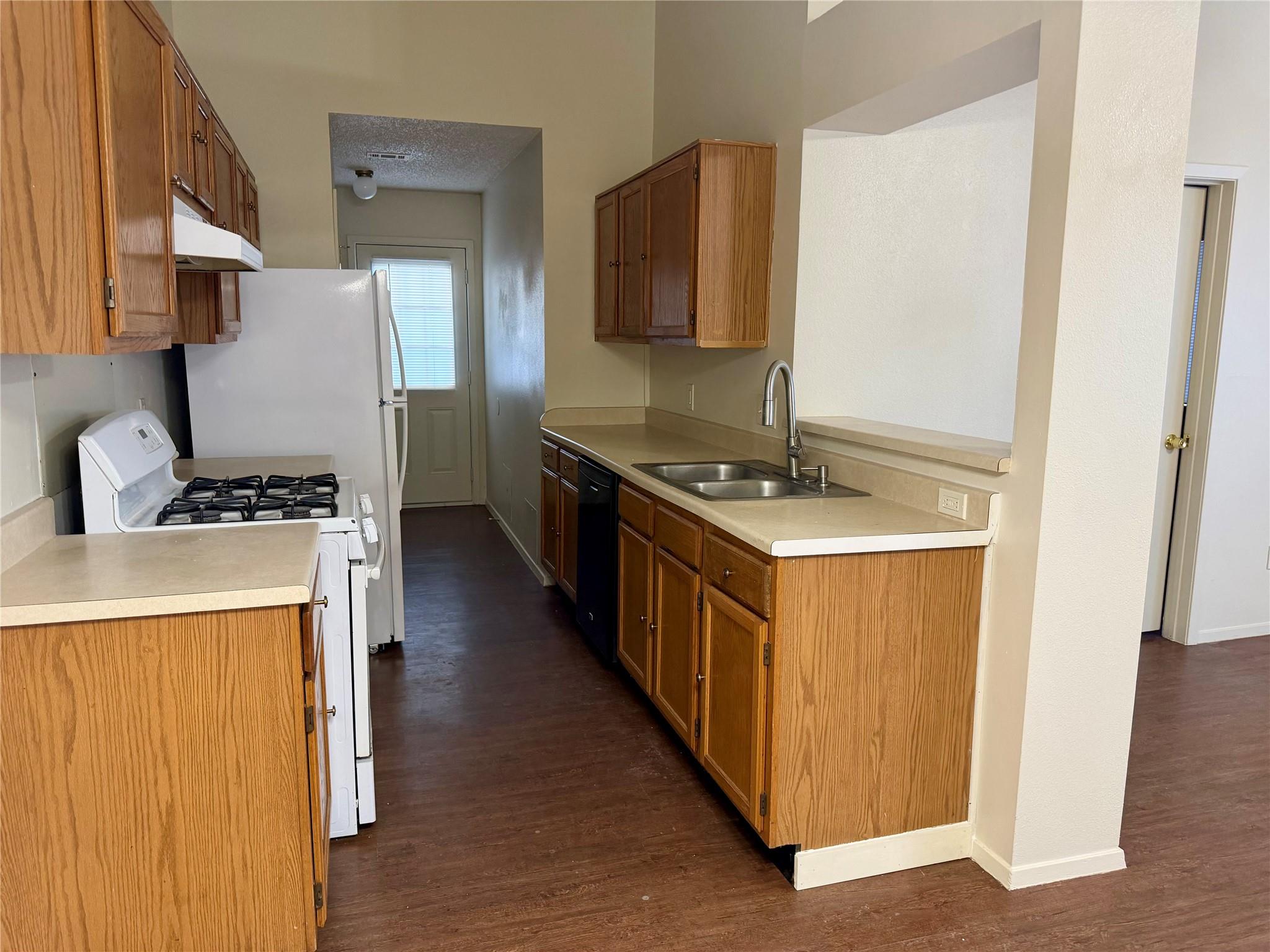 1510 S Medina St # B, Lockhart, TX 78644