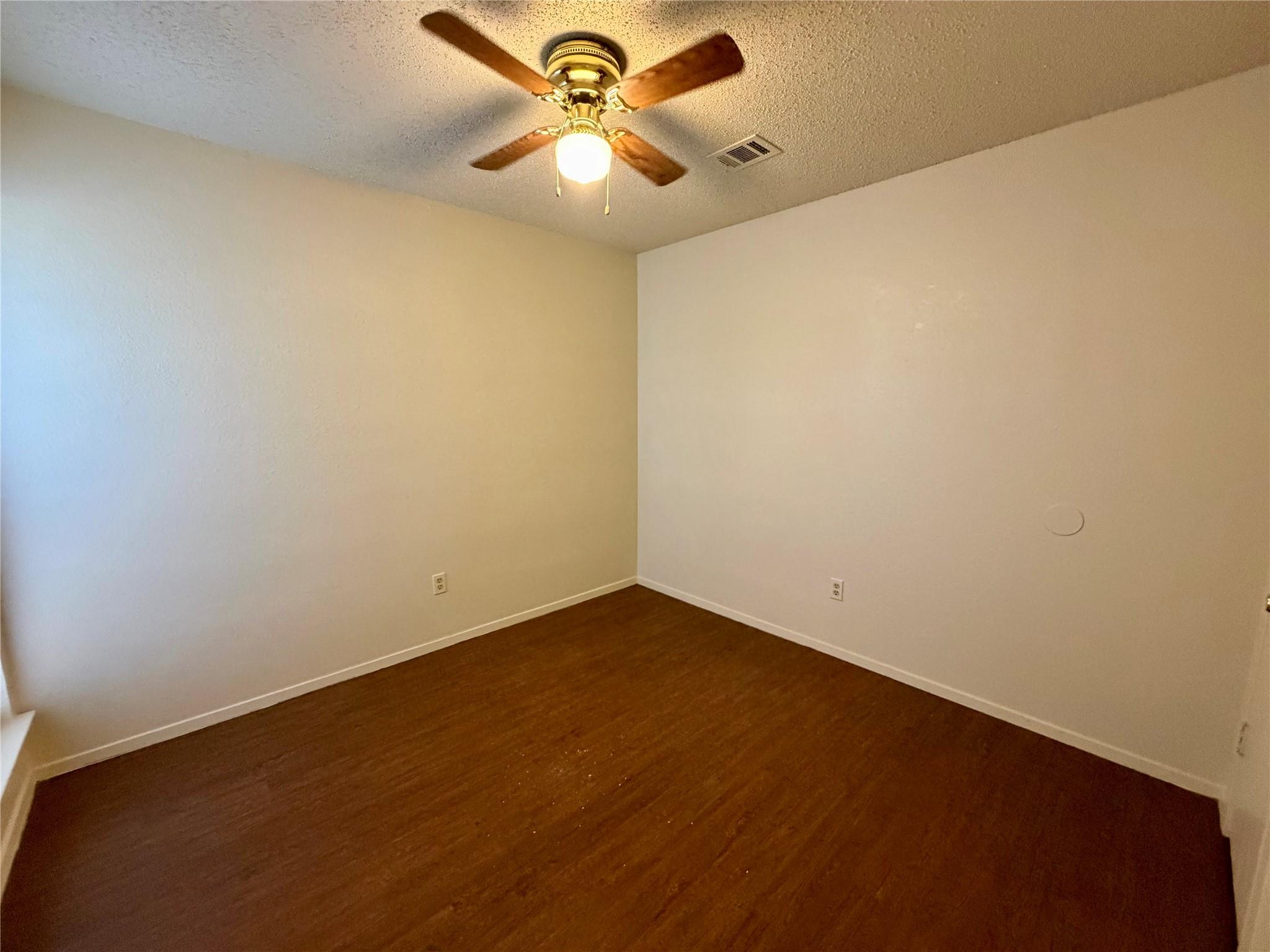 1510 S Medina St # B, Lockhart, TX 78644