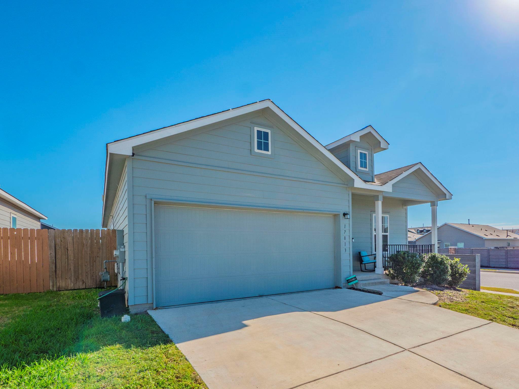 17813 Boardtree Dr, Elgin, TX 78621