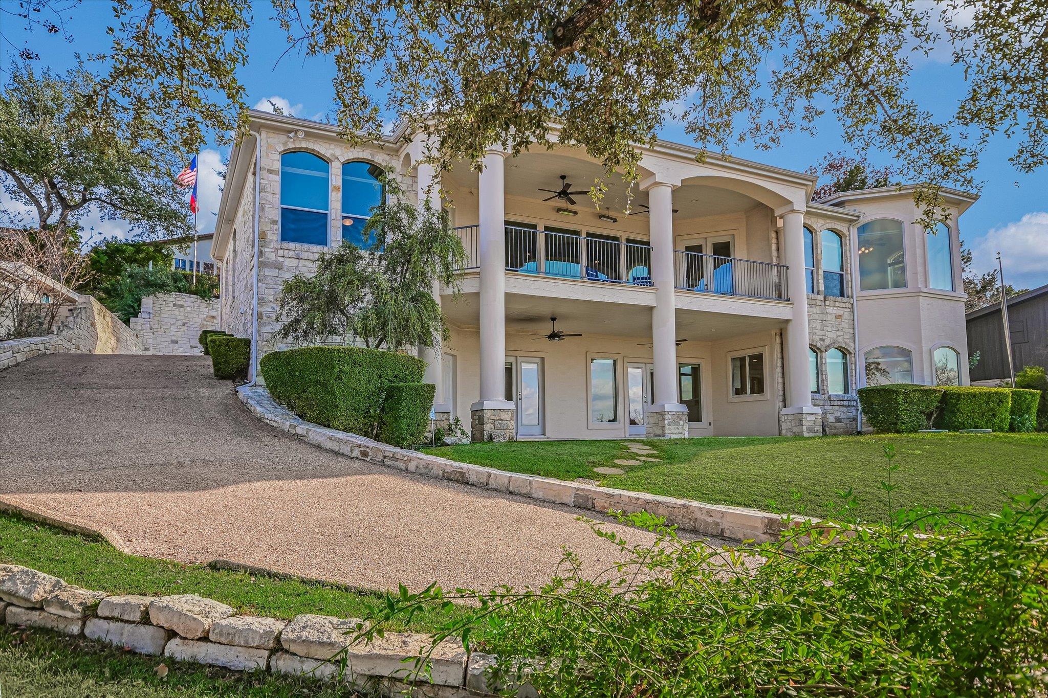 216 CORINTHIAN St, Lakeway, TX 78734