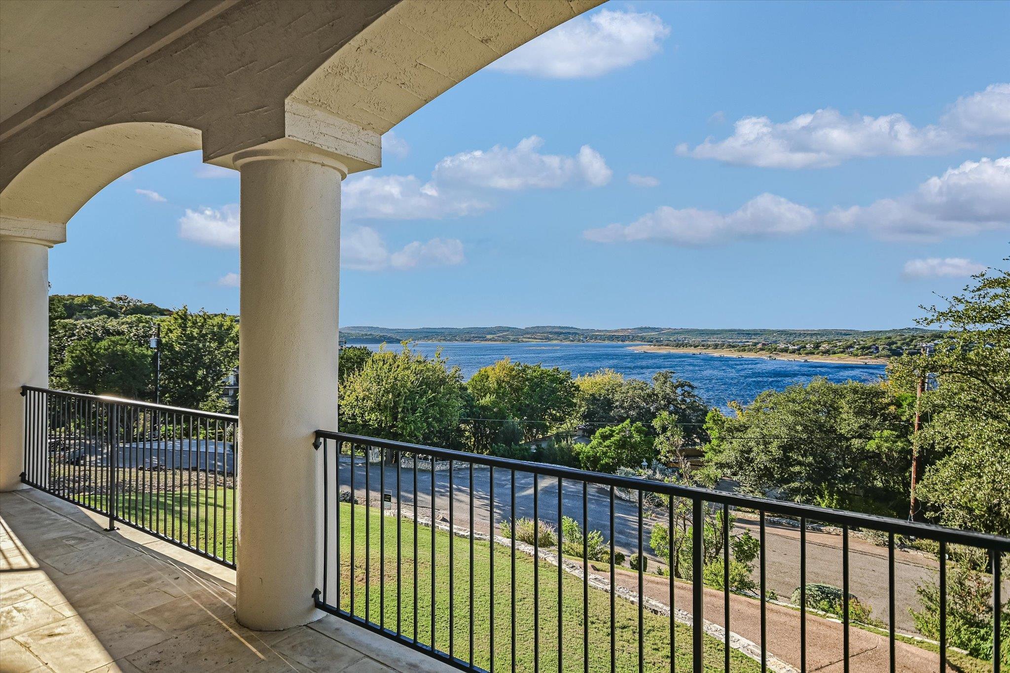 216 CORINTHIAN St, Lakeway, TX 78734