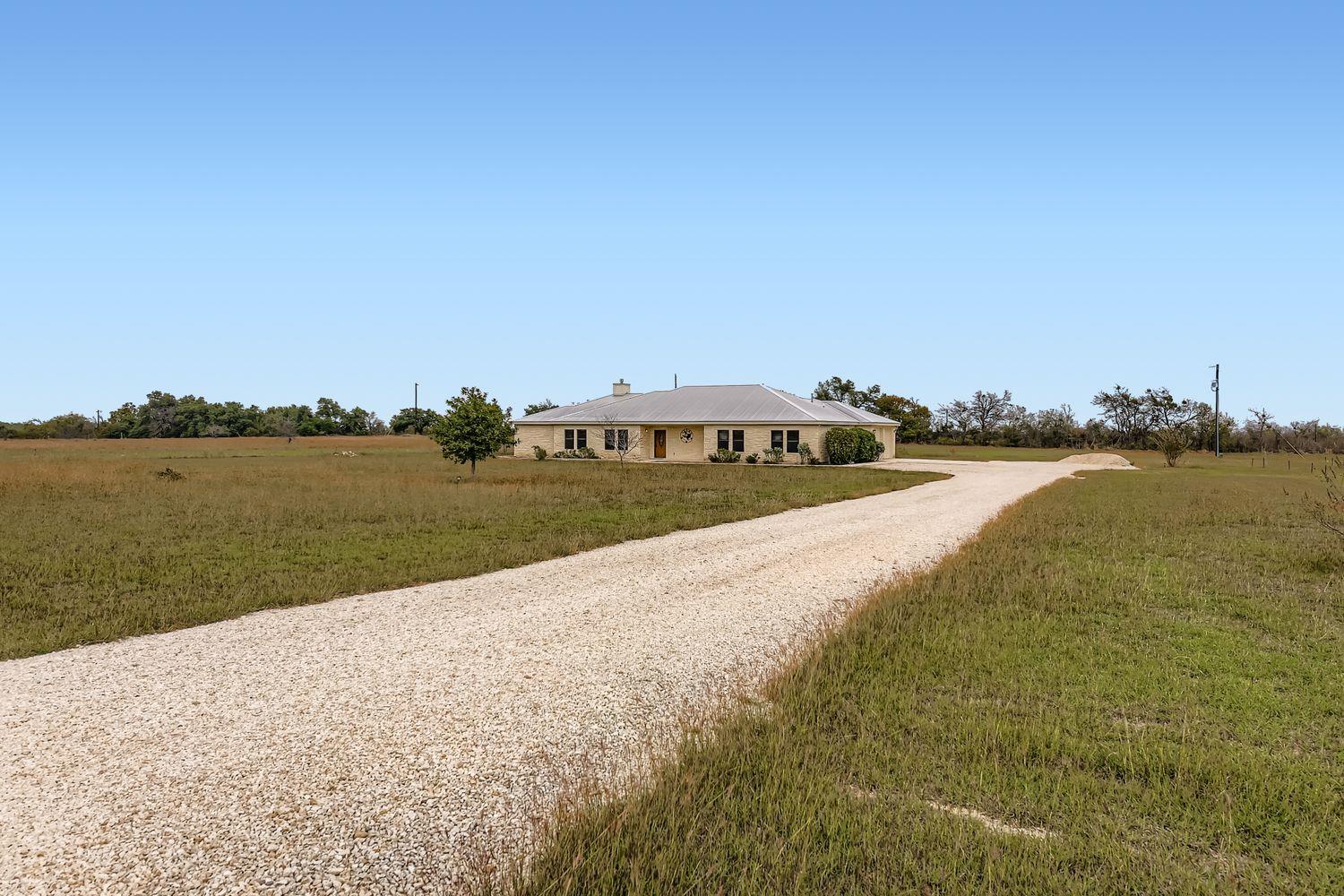 192 Freedom Dr, Georgetown, TX 78626