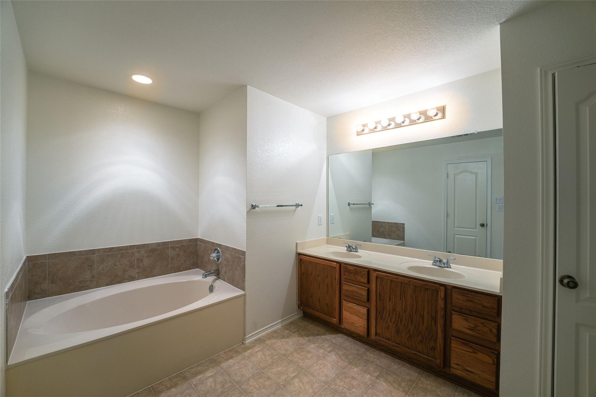 612 Dark Tree Ln, Round Rock, TX 78664