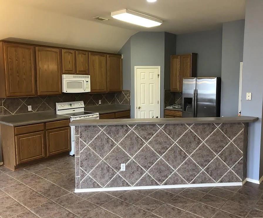 1800 BRIARTON N Ln N, Round Rock, TX 78665