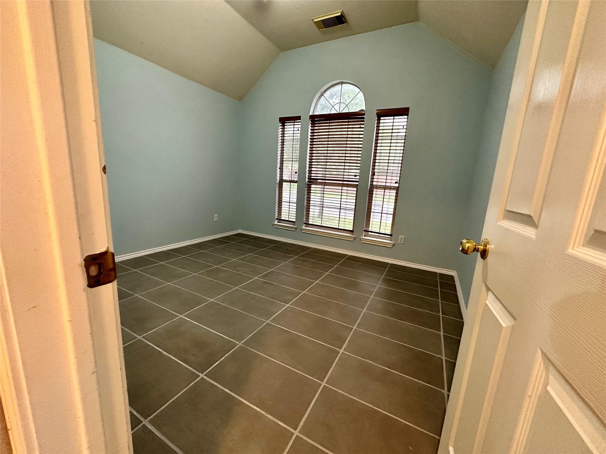 1800 BRIARTON N Ln N, Round Rock, TX 78665