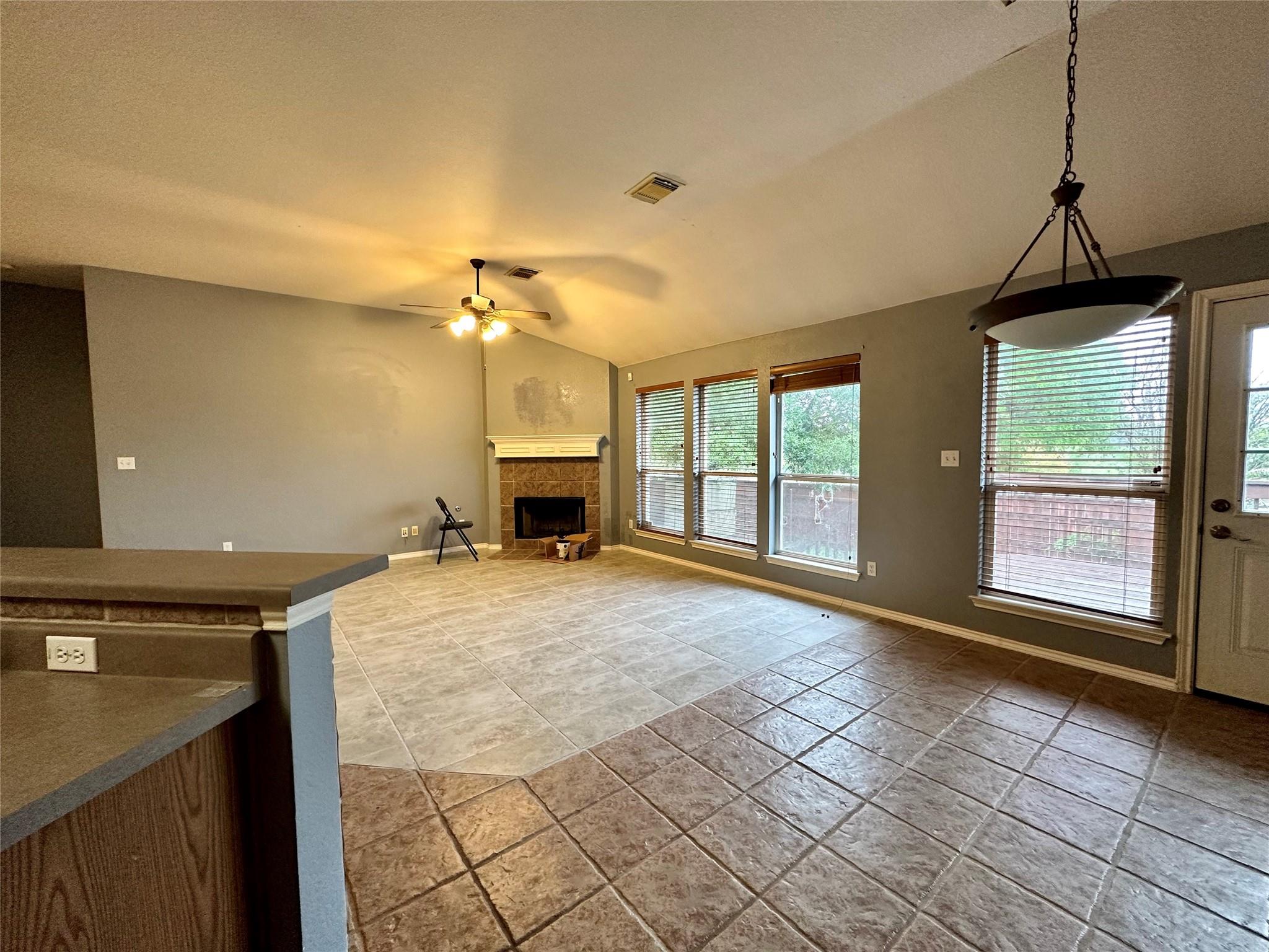 1800 BRIARTON N Ln N, Round Rock, TX 78665