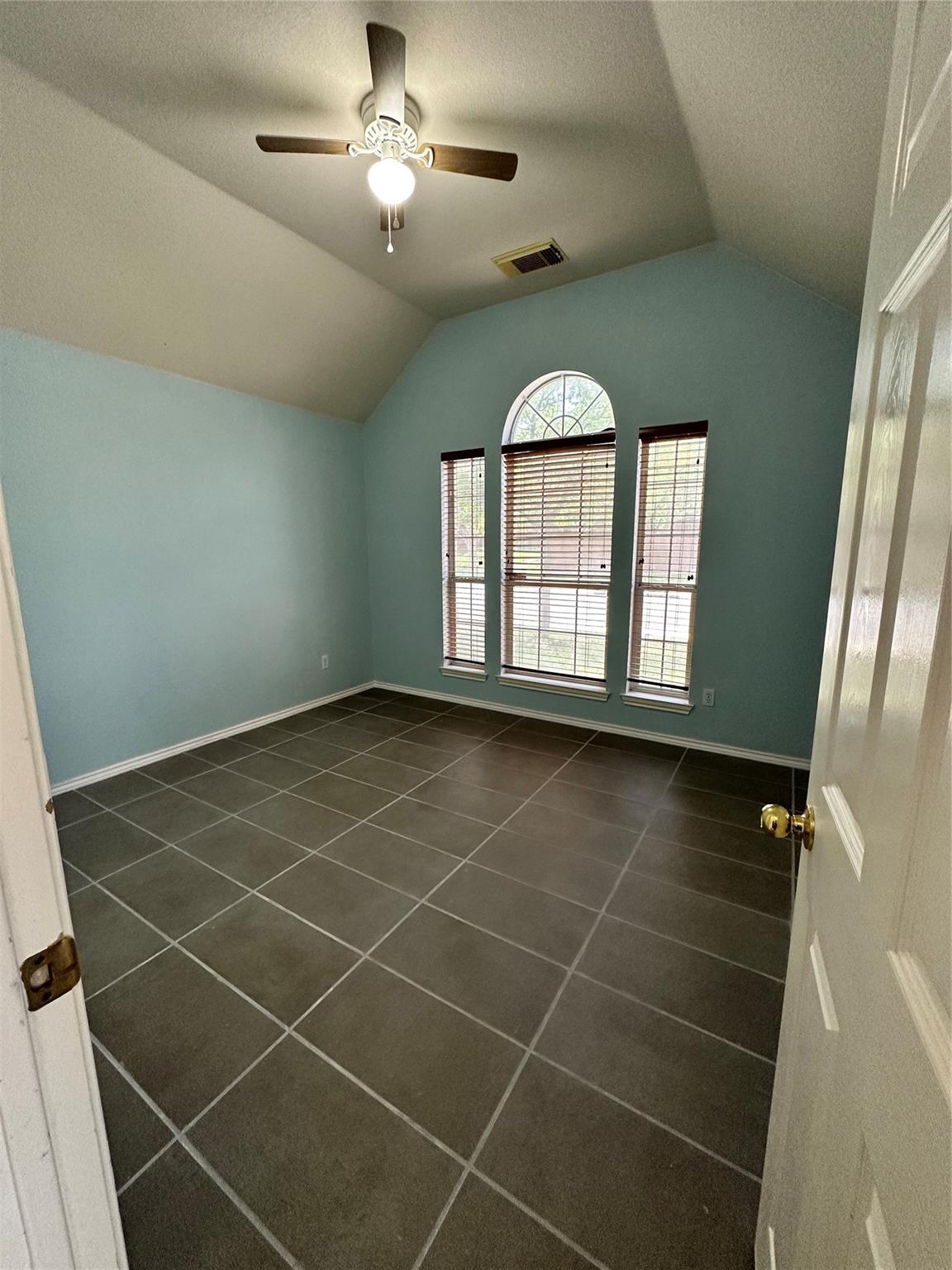 1800 BRIARTON N Ln N, Round Rock, TX 78665