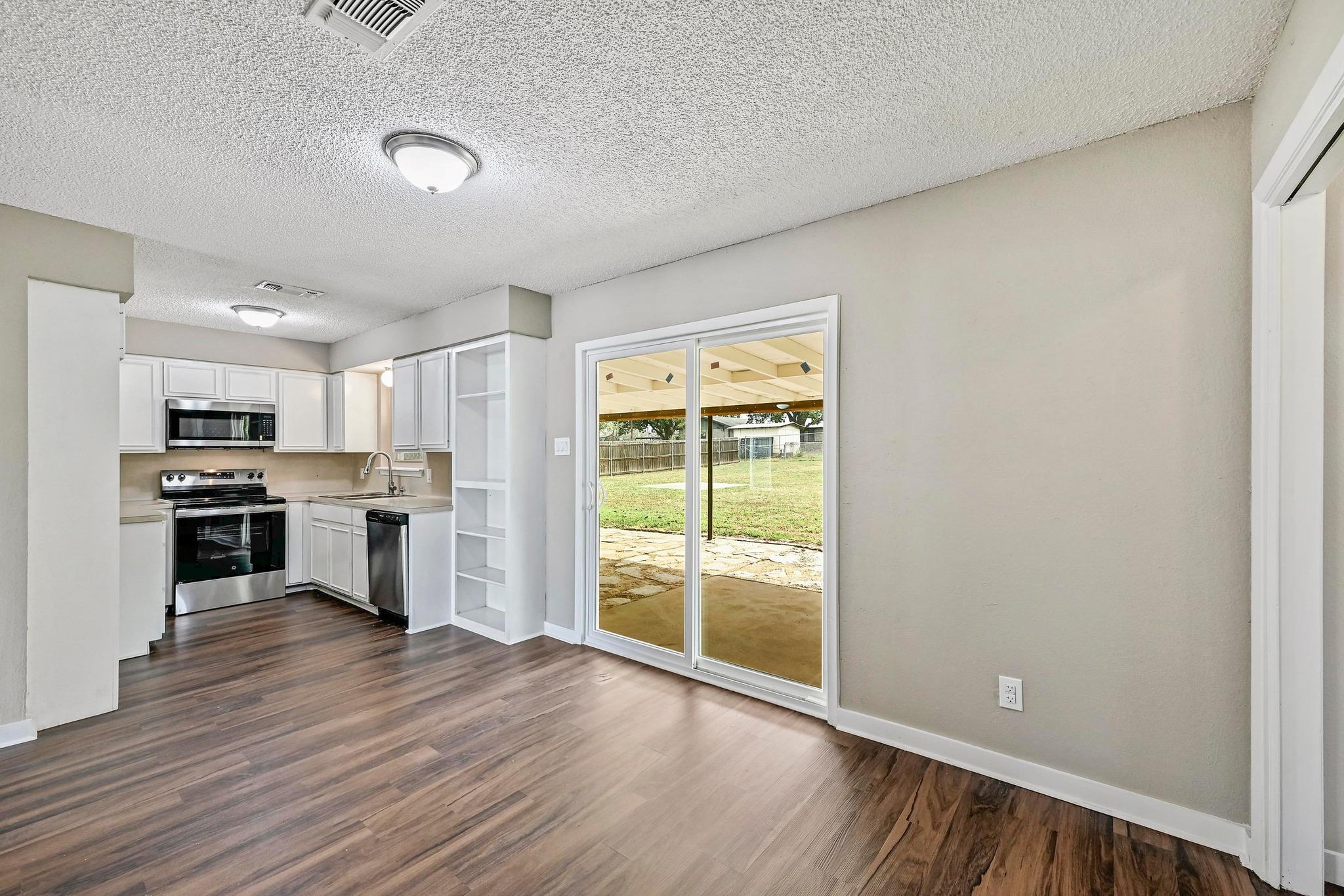 1304 E LUCE St, Llano, TX 78643