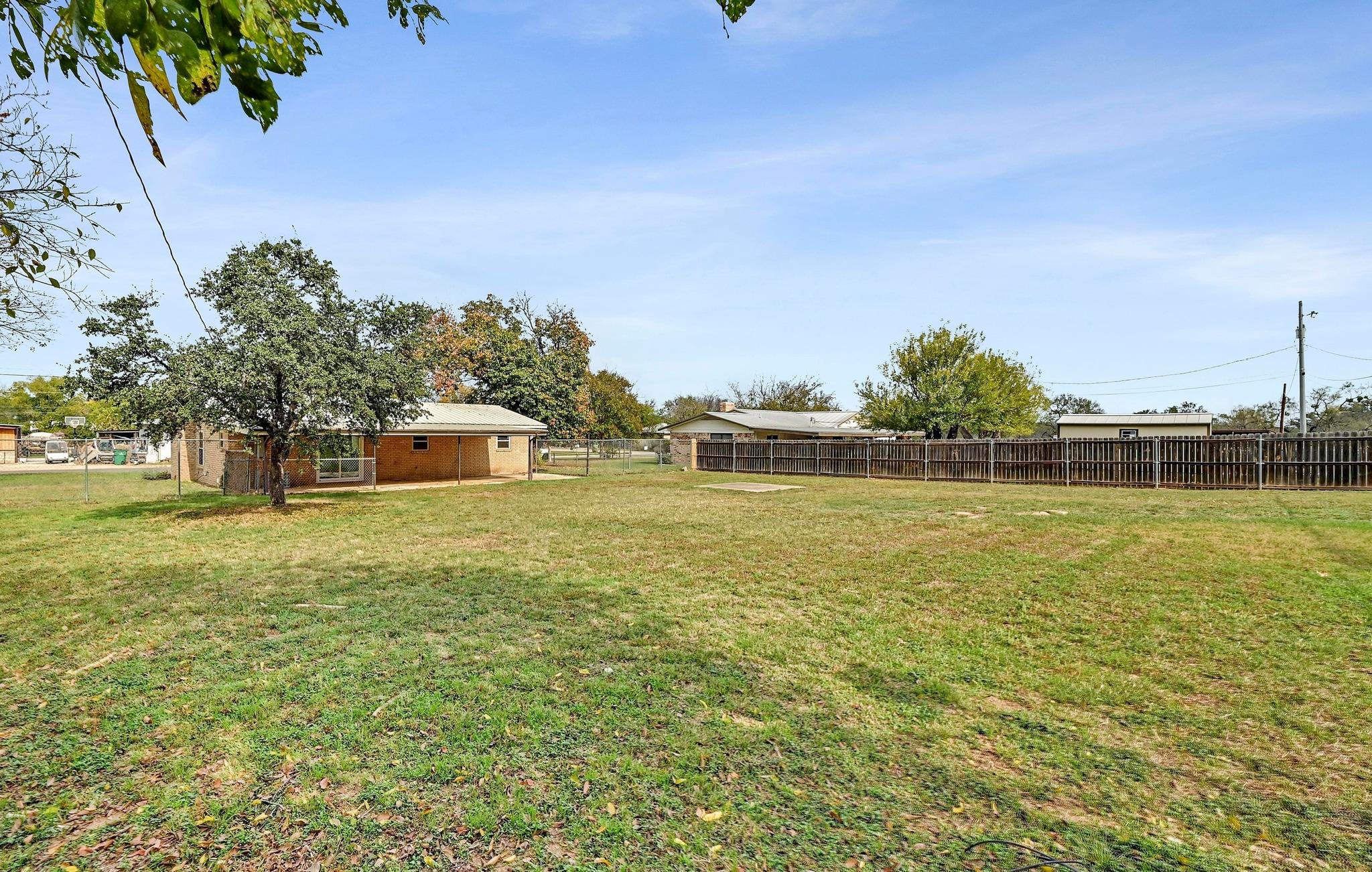 1304 E LUCE St, Llano, TX 78643