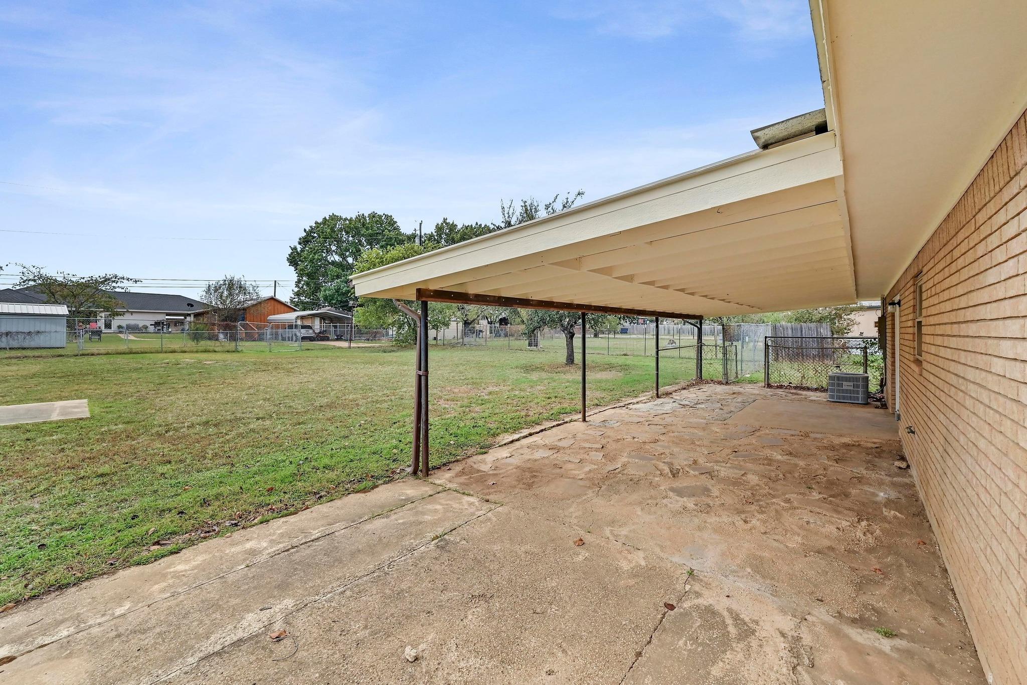 1304 E LUCE St, Llano, TX 78643