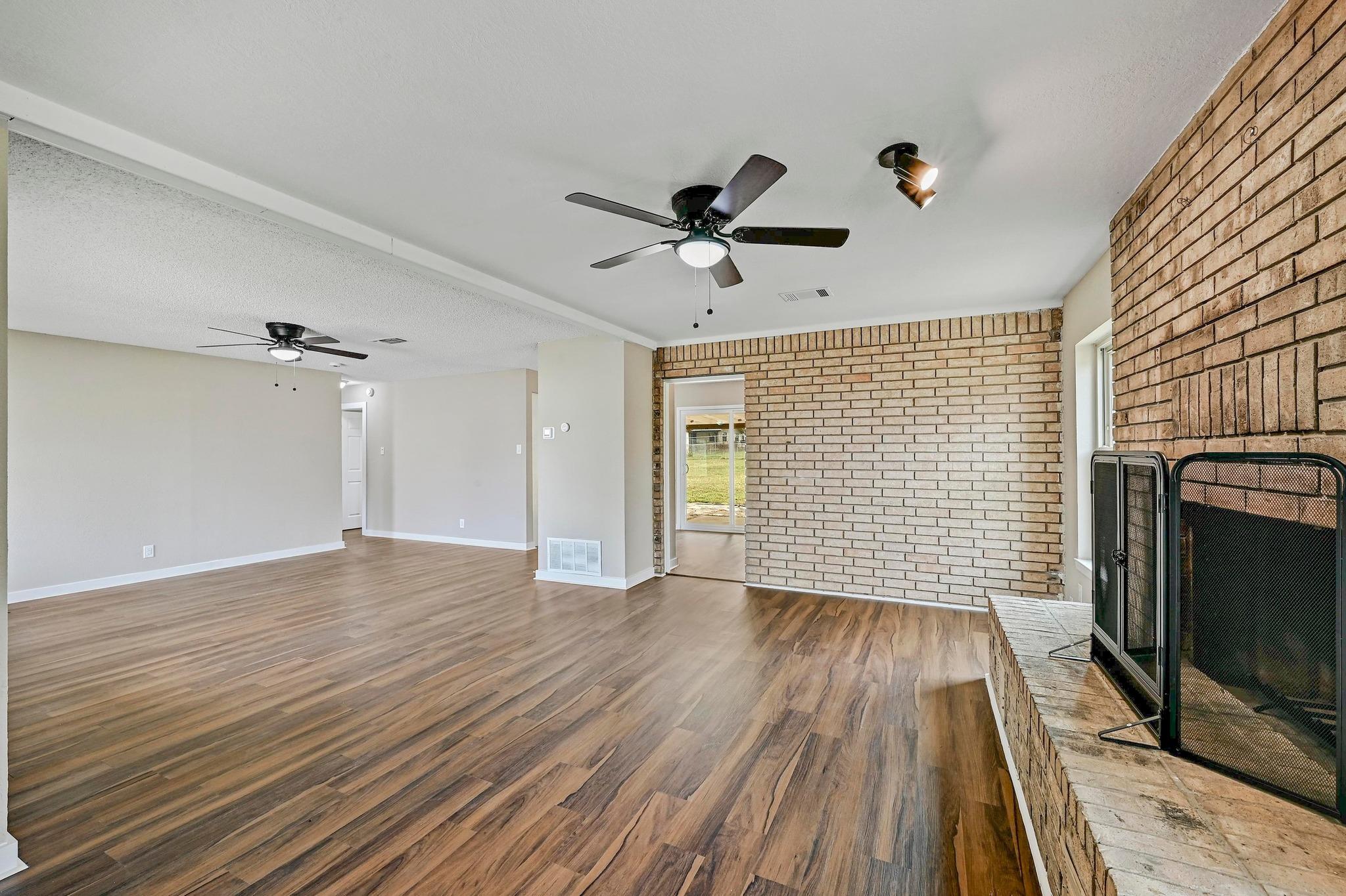 1304 E LUCE St, Llano, TX 78643