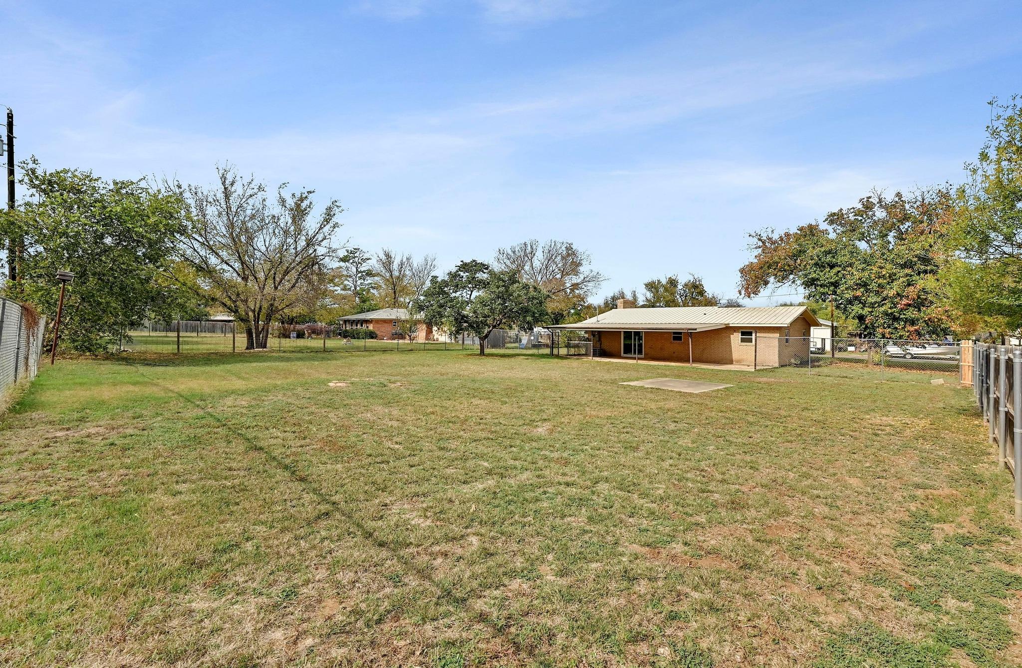 1304 E LUCE St, Llano, TX 78643