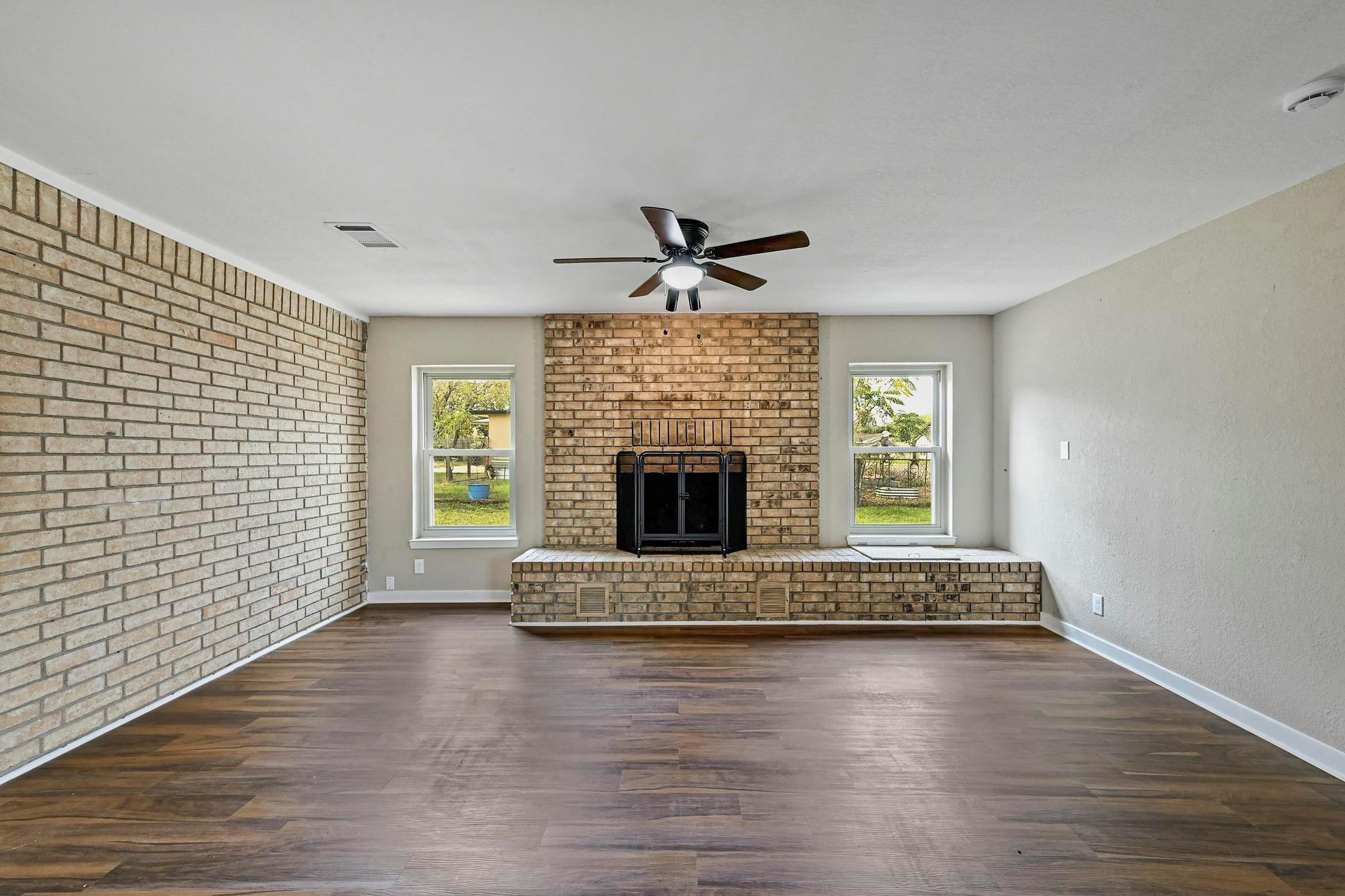 1304 E LUCE St, Llano, TX 78643