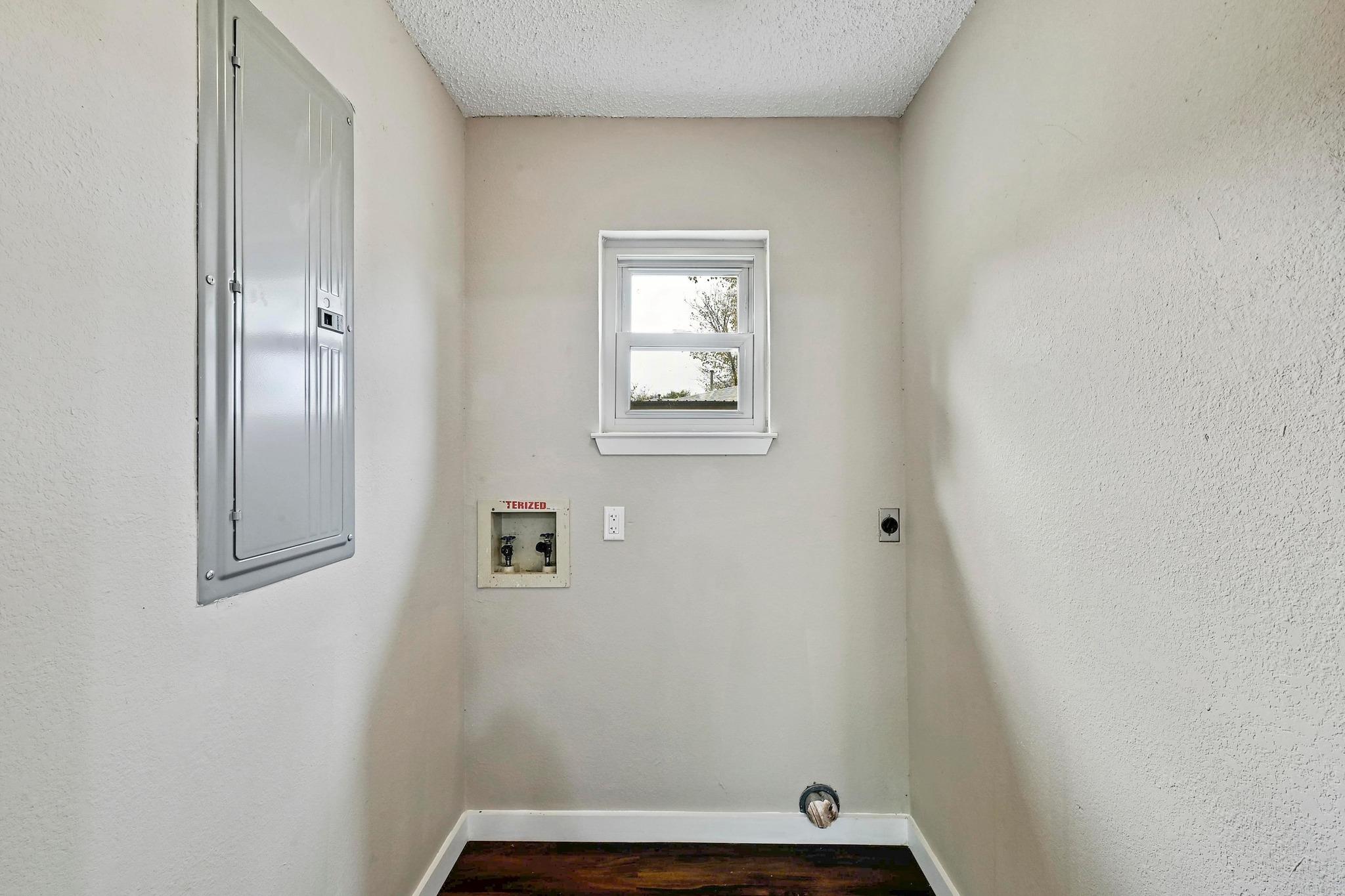 1304 E LUCE St, Llano, TX 78643