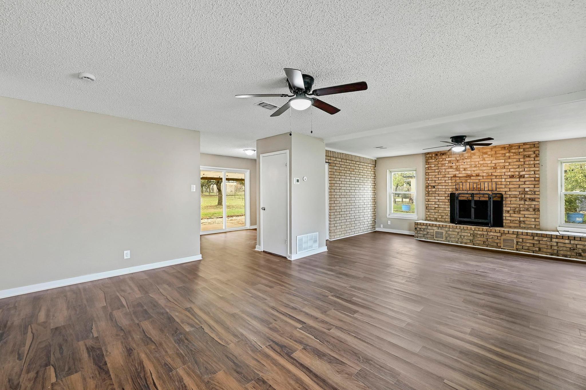 1304 E LUCE St, Llano, TX 78643