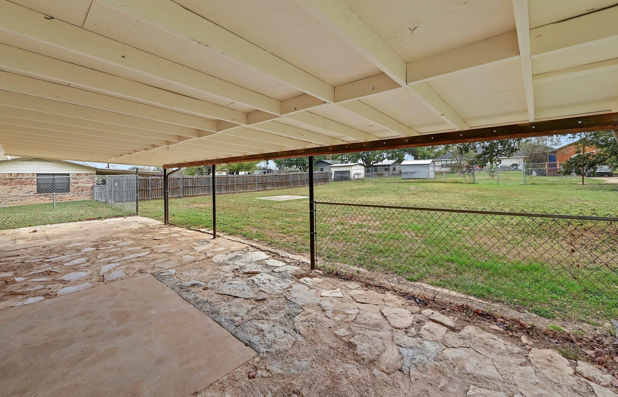 1304 E LUCE St, Llano, TX 78643