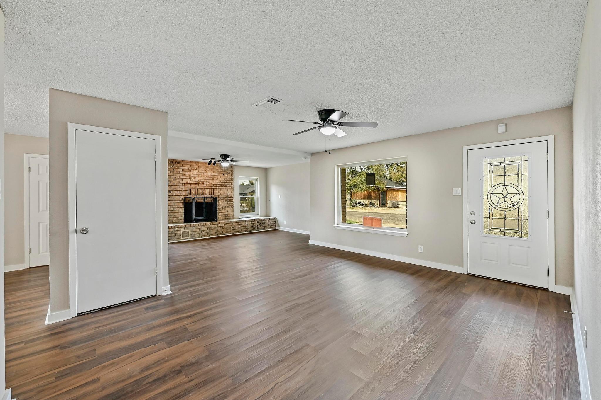 1304 E LUCE St, Llano, TX 78643