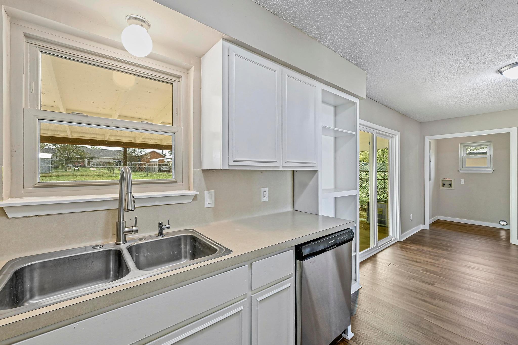 1304 E LUCE St, Llano, TX 78643