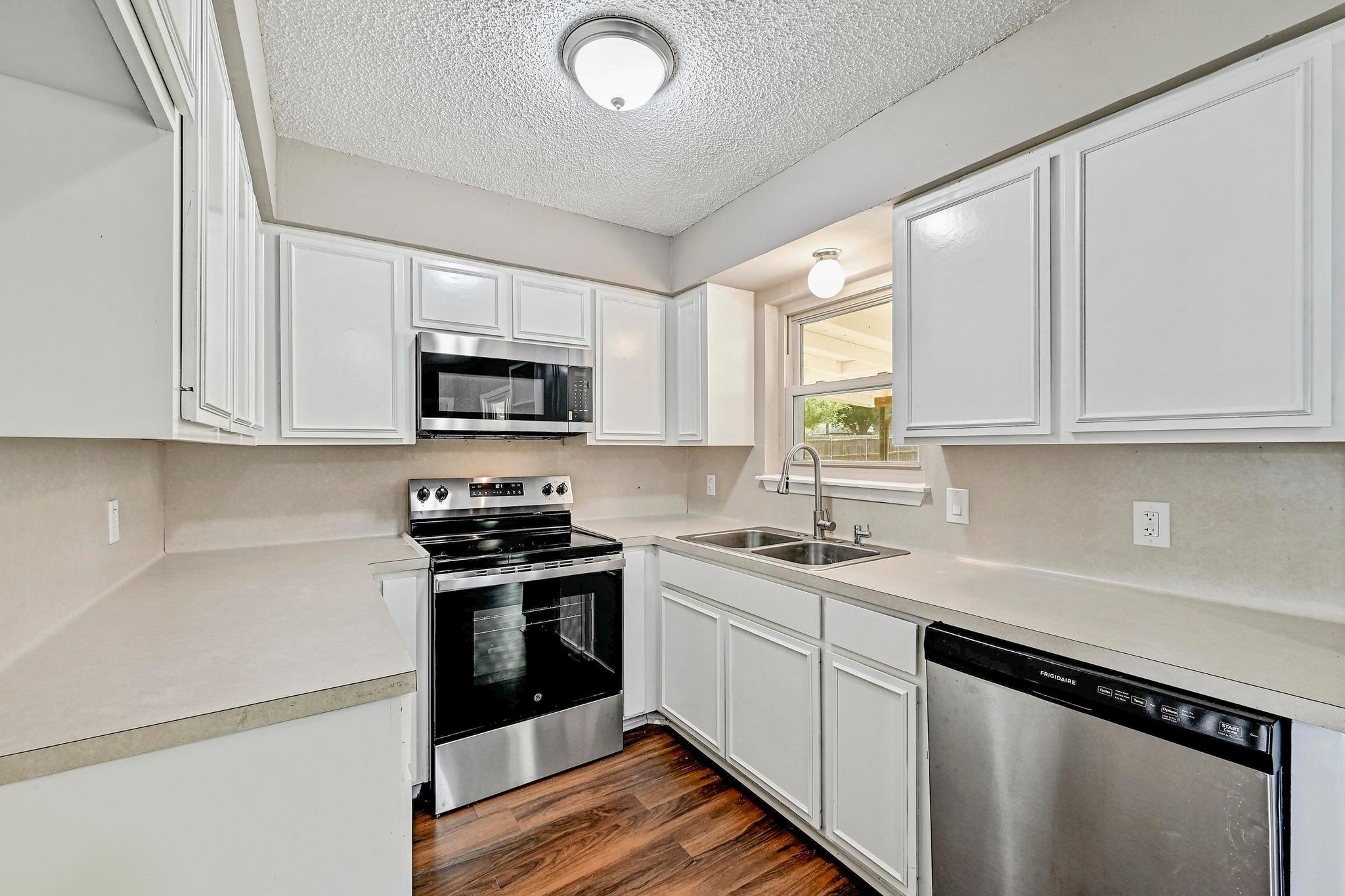 1304 E LUCE St, Llano, TX 78643