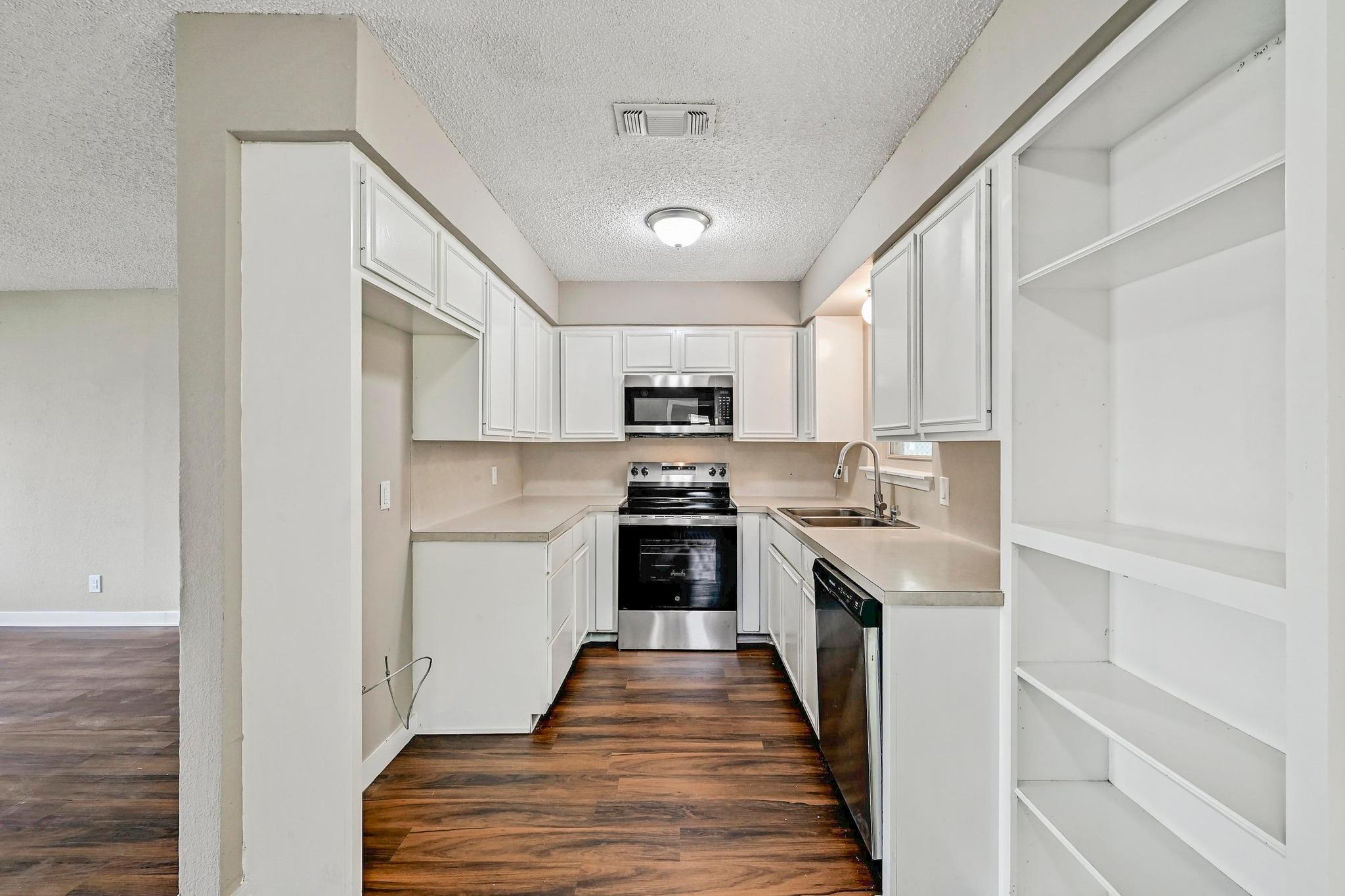 1304 E LUCE St, Llano, TX 78643