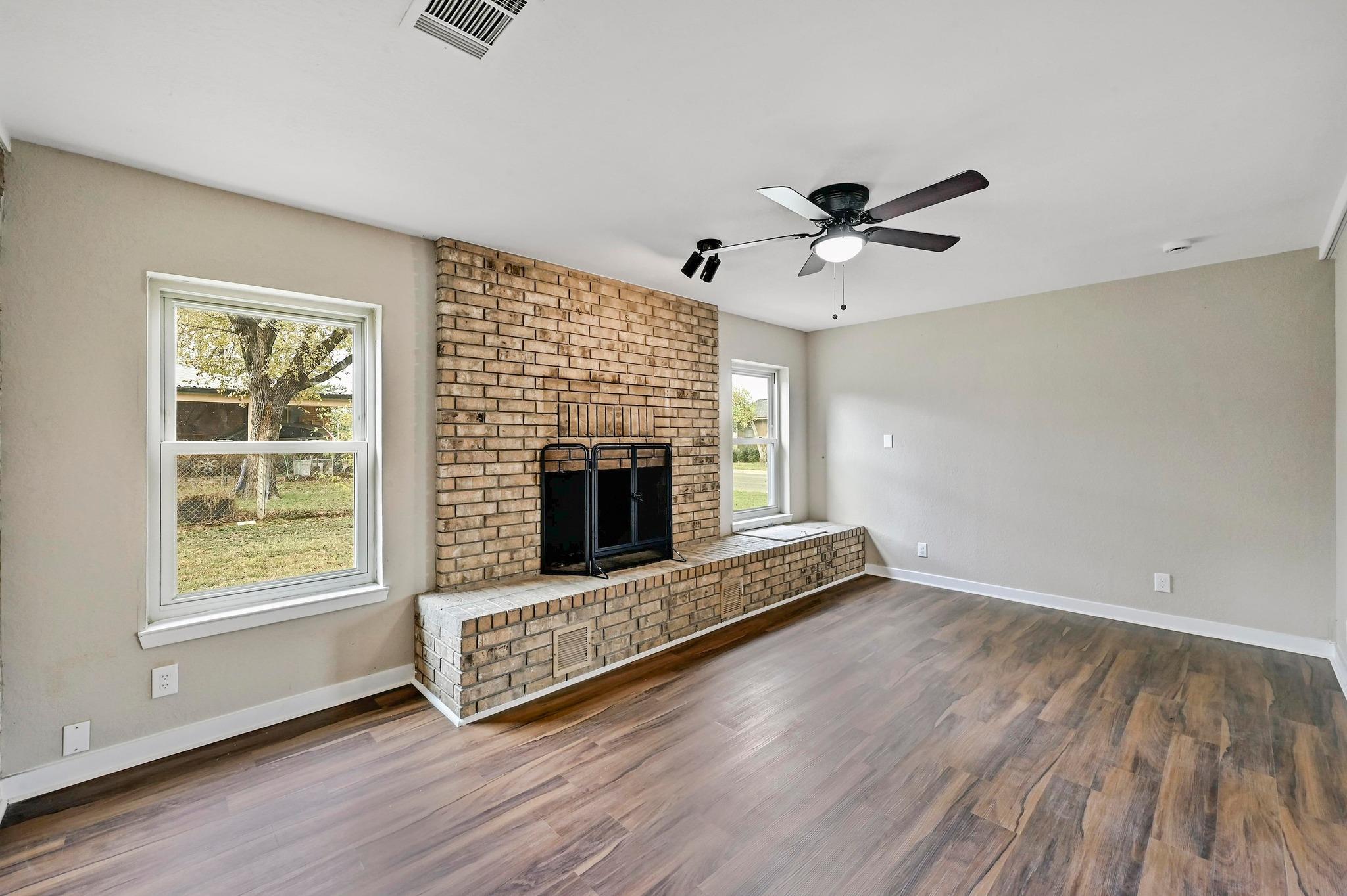 1304 E LUCE St, Llano, TX 78643