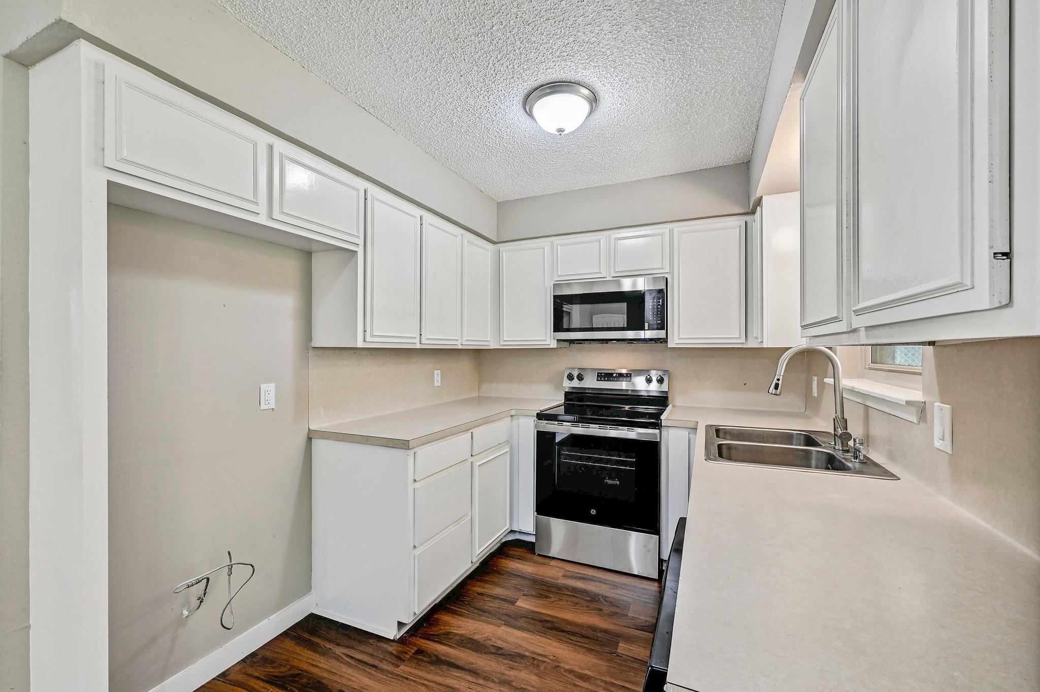 1304 E LUCE St, Llano, TX 78643