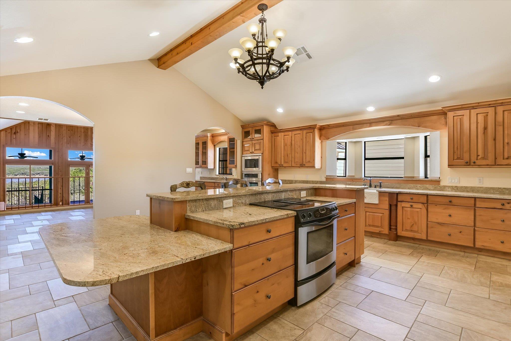 116 Courtside Way, Spicewood, TX 78669