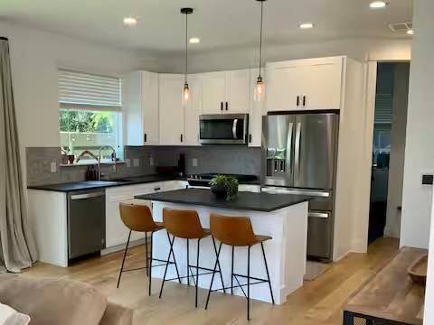 6100 Ponca St # 2, Austin, TX 78741