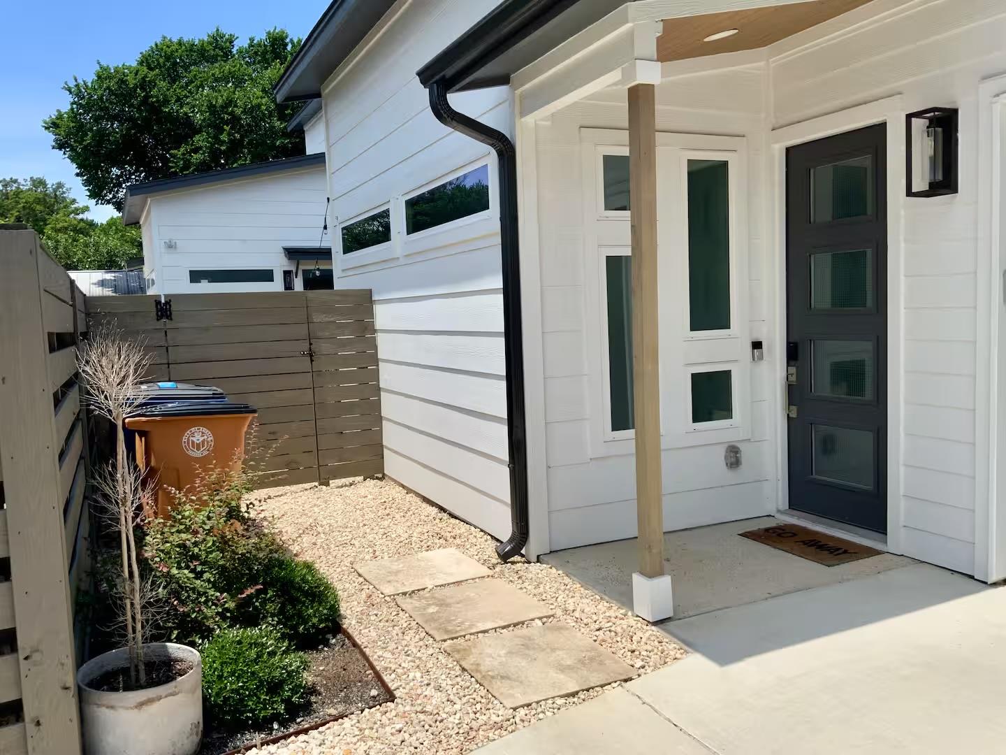 6100 Ponca St # 2, Austin, TX 78741