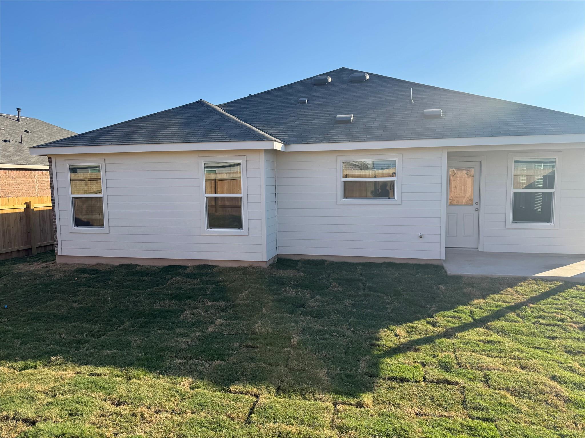 117 Donnington Dr, Hutto, TX 78634