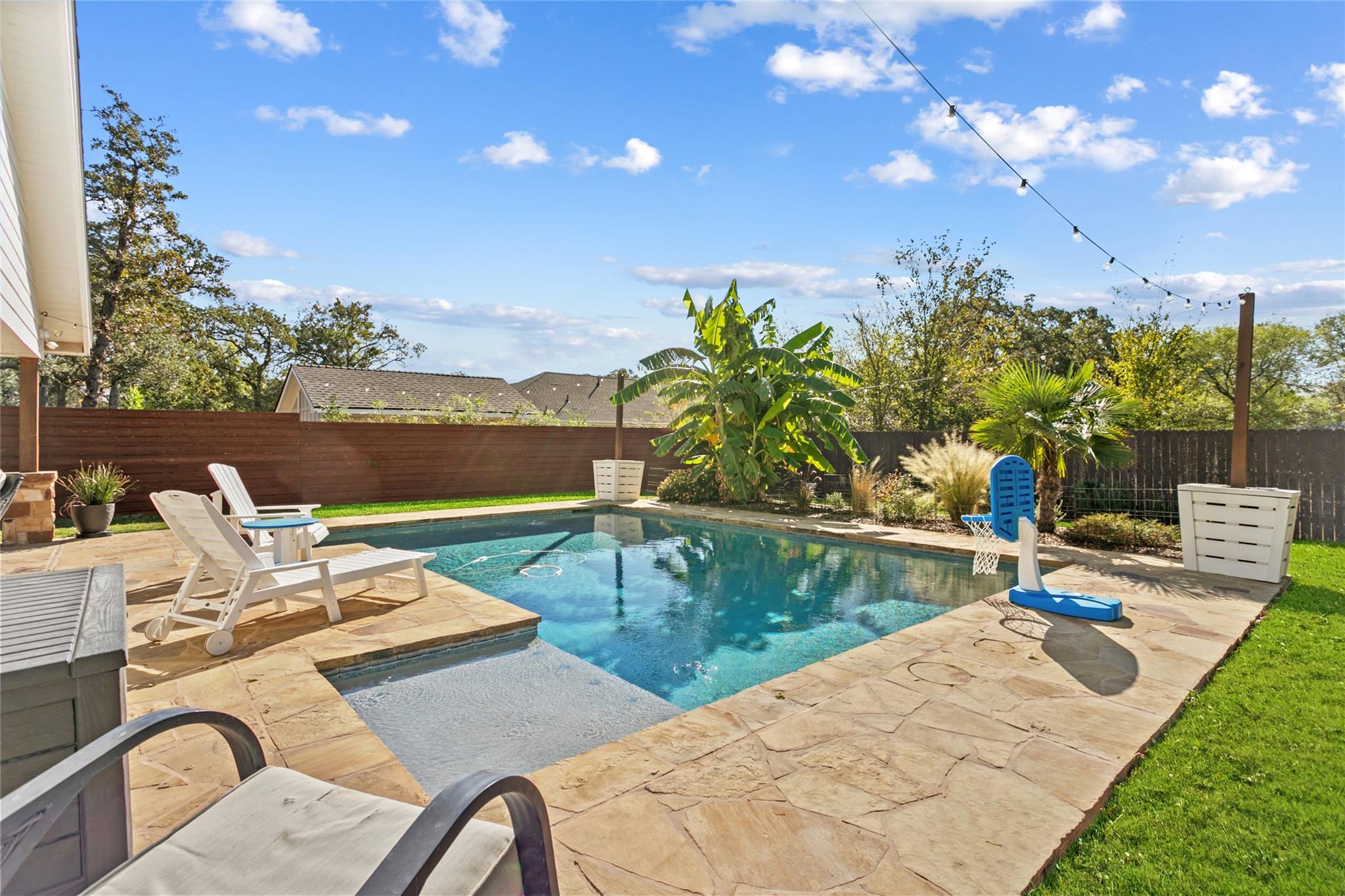 489 Schneider St, Giddings, TX 78942