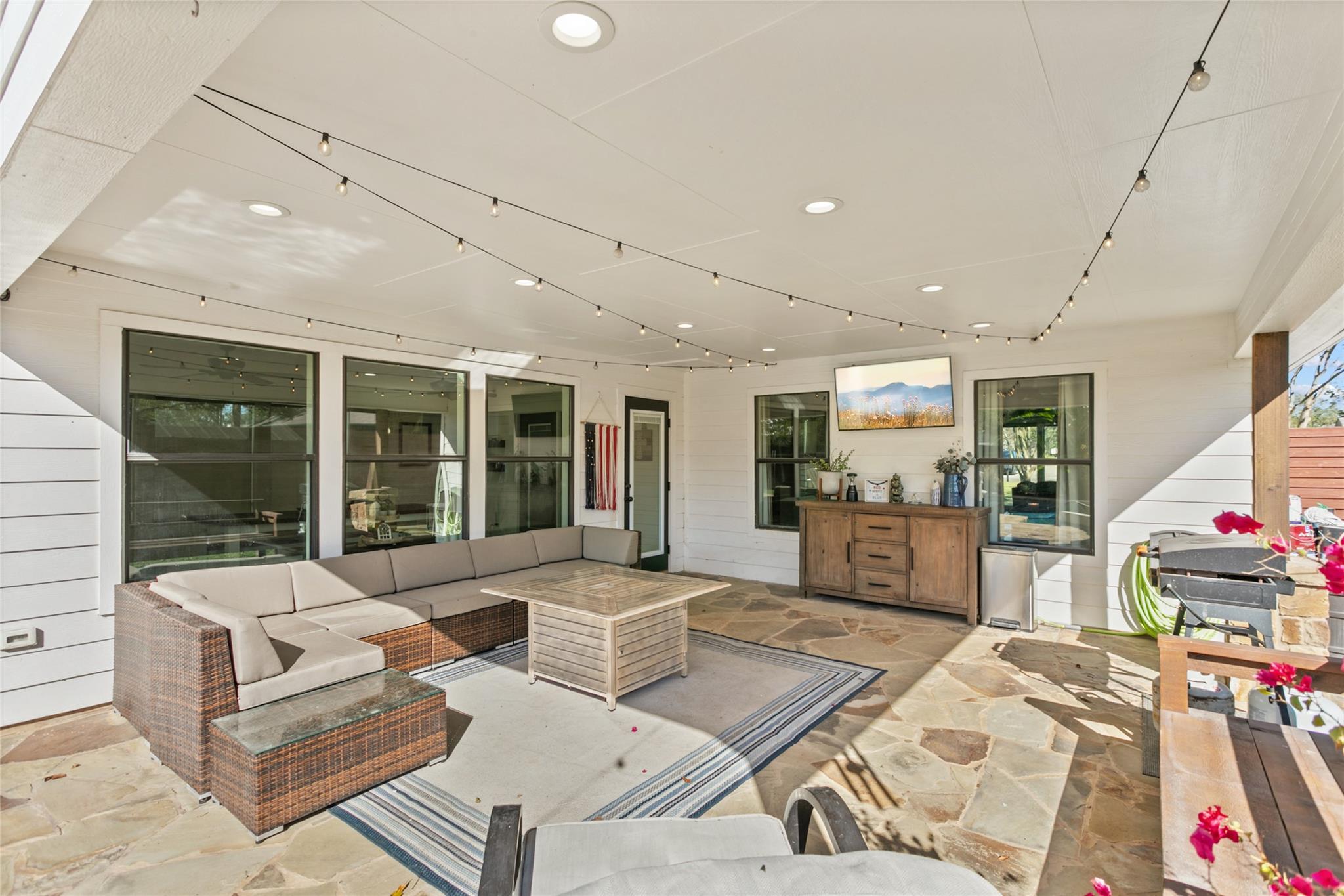 489 Schneider St, Giddings, TX 78942