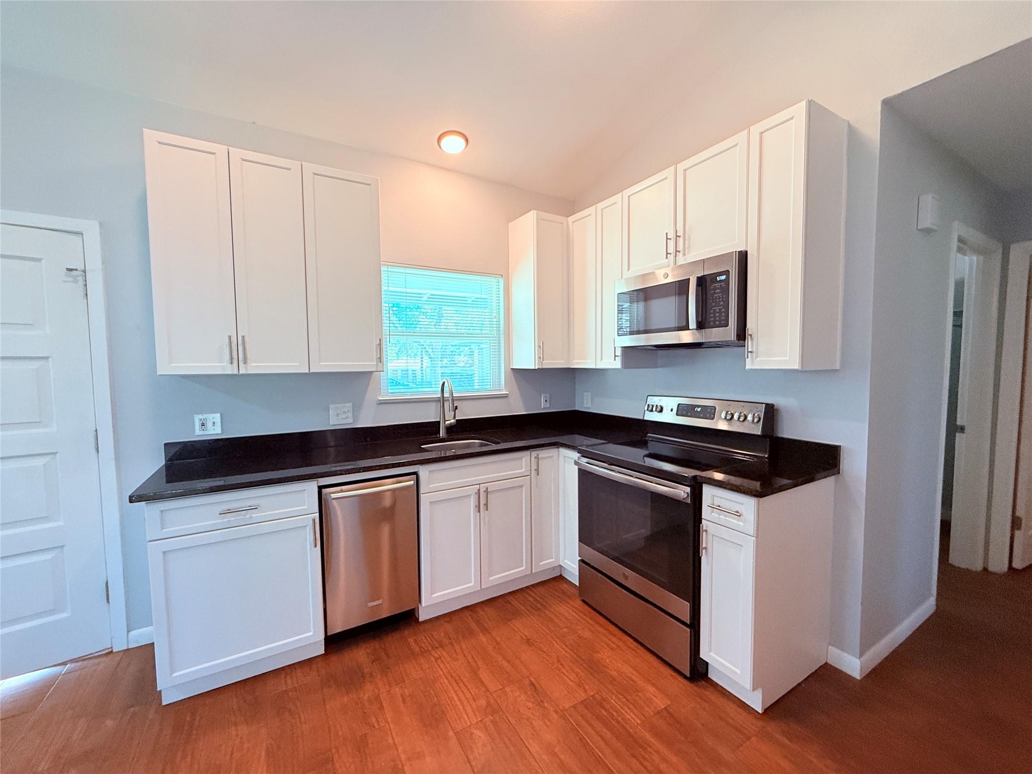 914 Beaver Trl # B, Austin, TX 78746