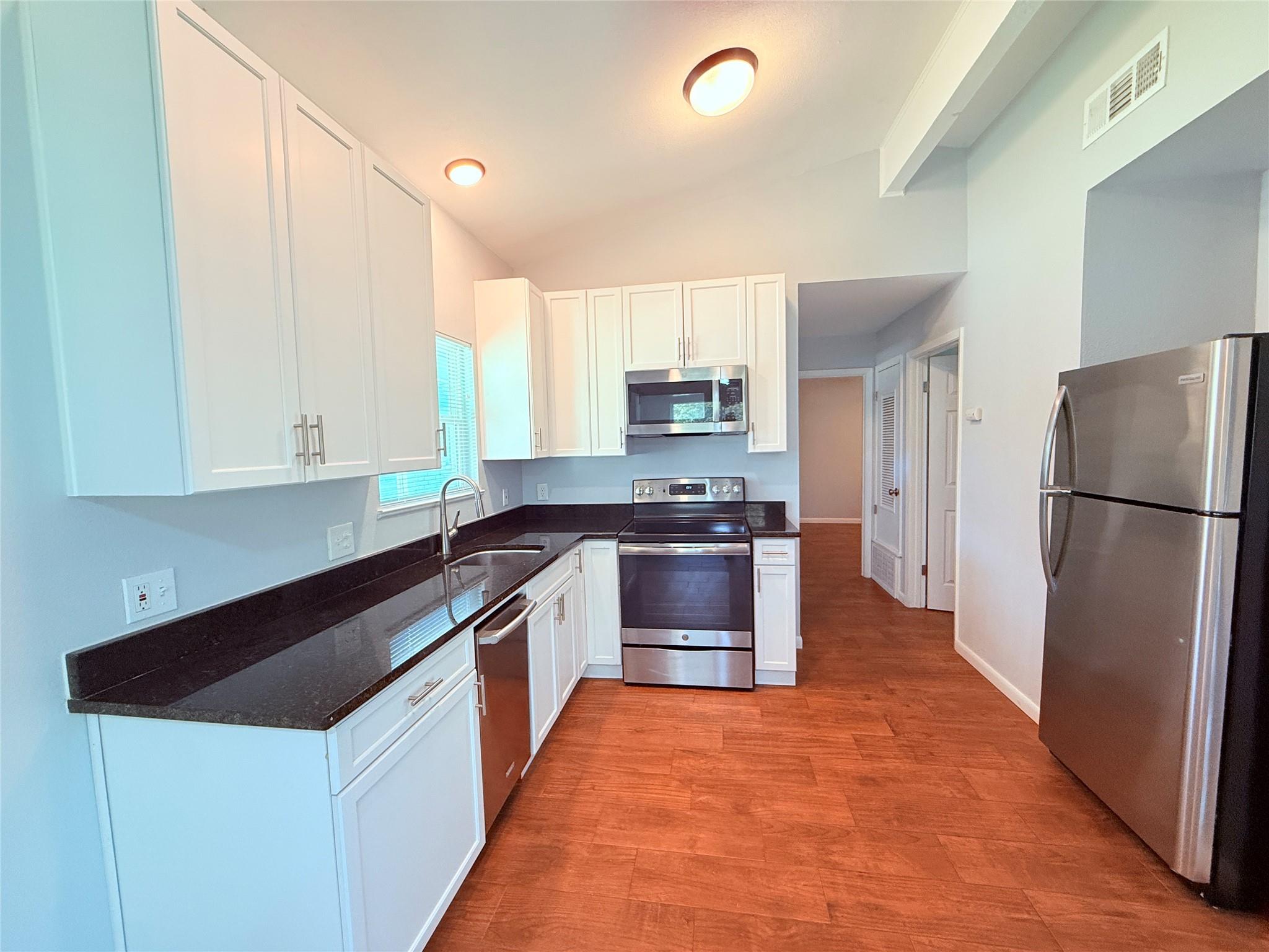 914 Beaver Trl # B, Austin, TX 78746