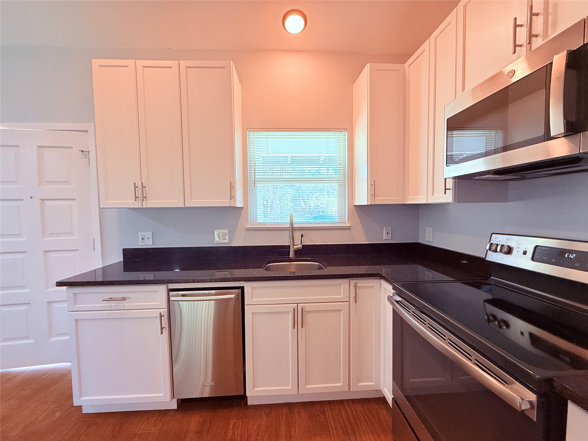 914 Beaver Trl # B, Austin, TX 78746