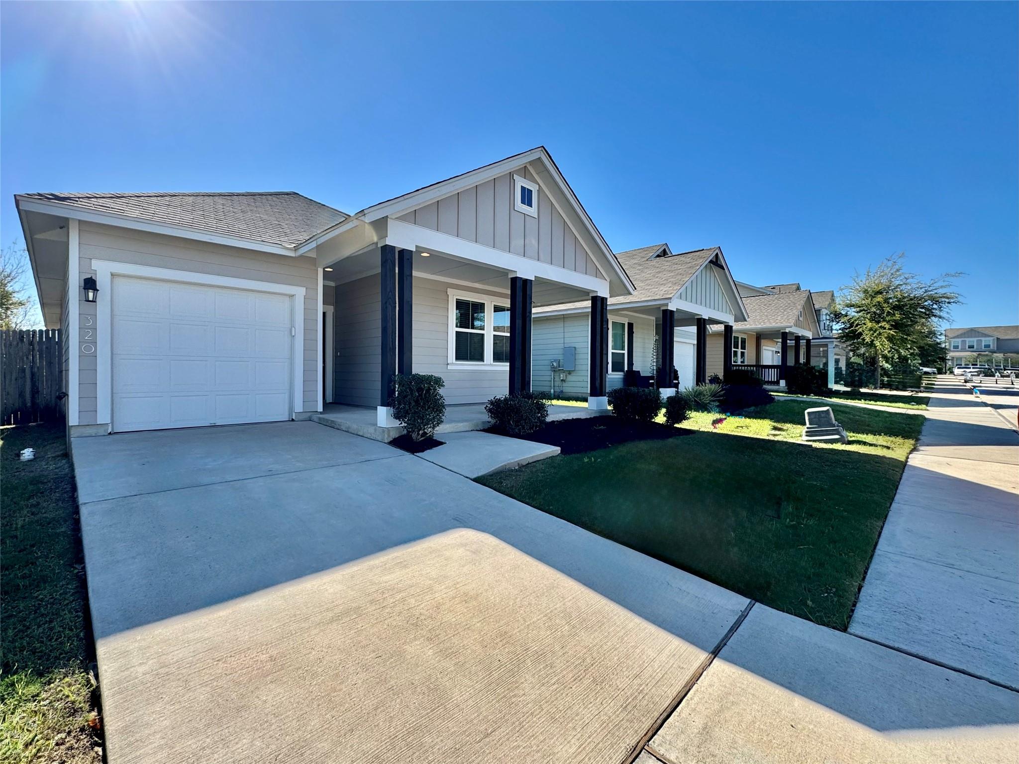 320 E La Escalera Dr, Leander, TX 78641