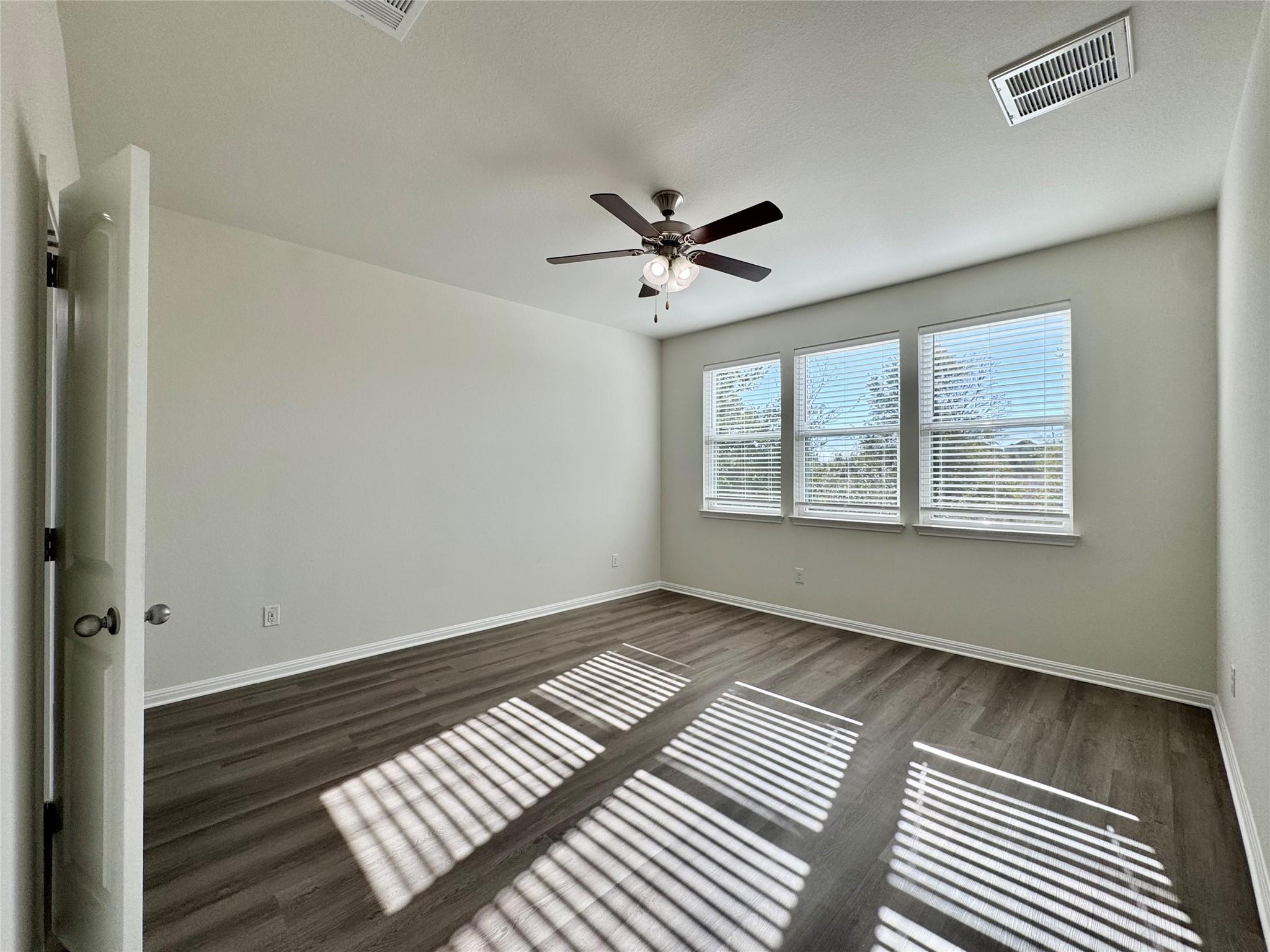 320 E La Escalera Dr, Leander, TX 78641